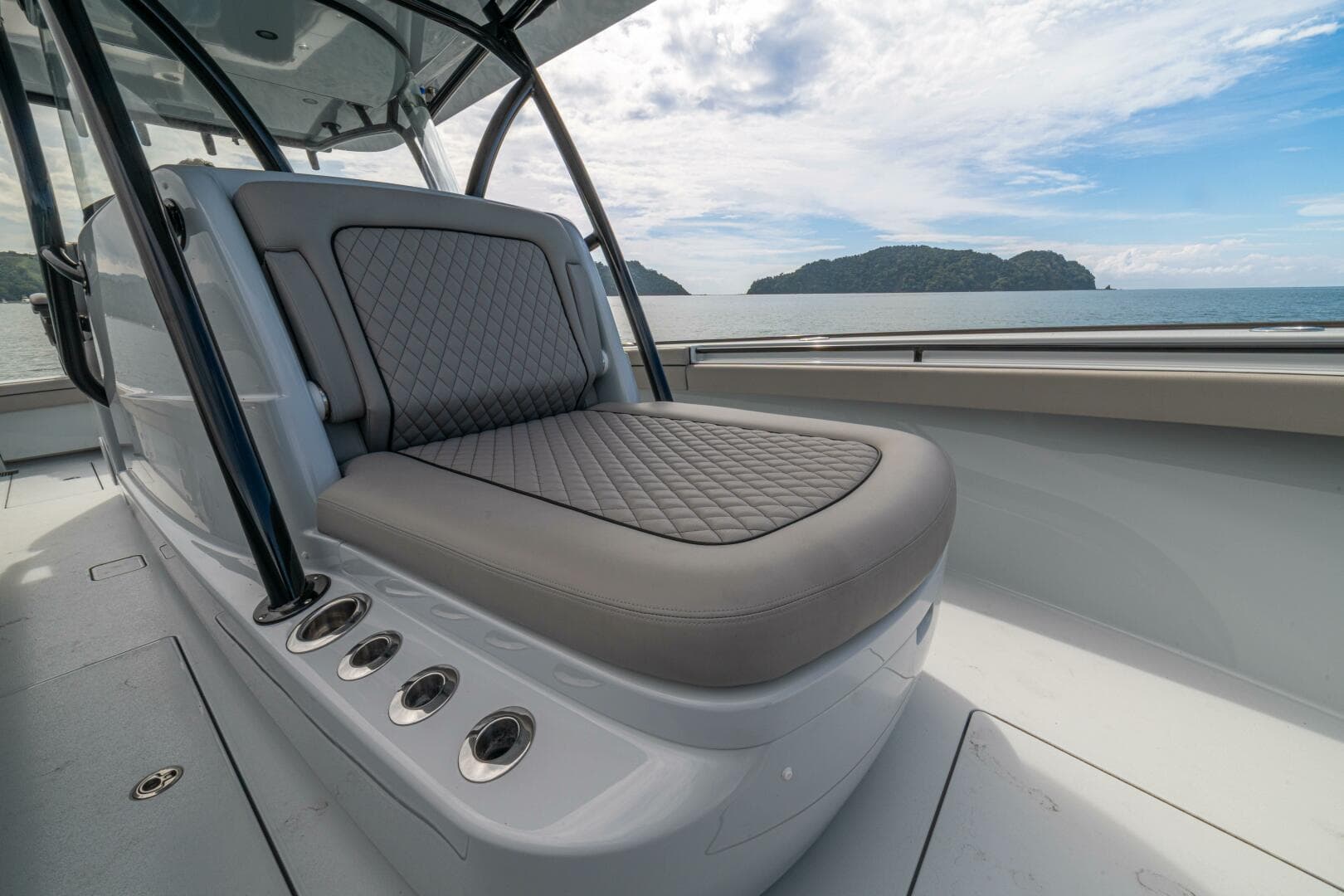 2024 Valhalla Boatworks V-33 — photo 8