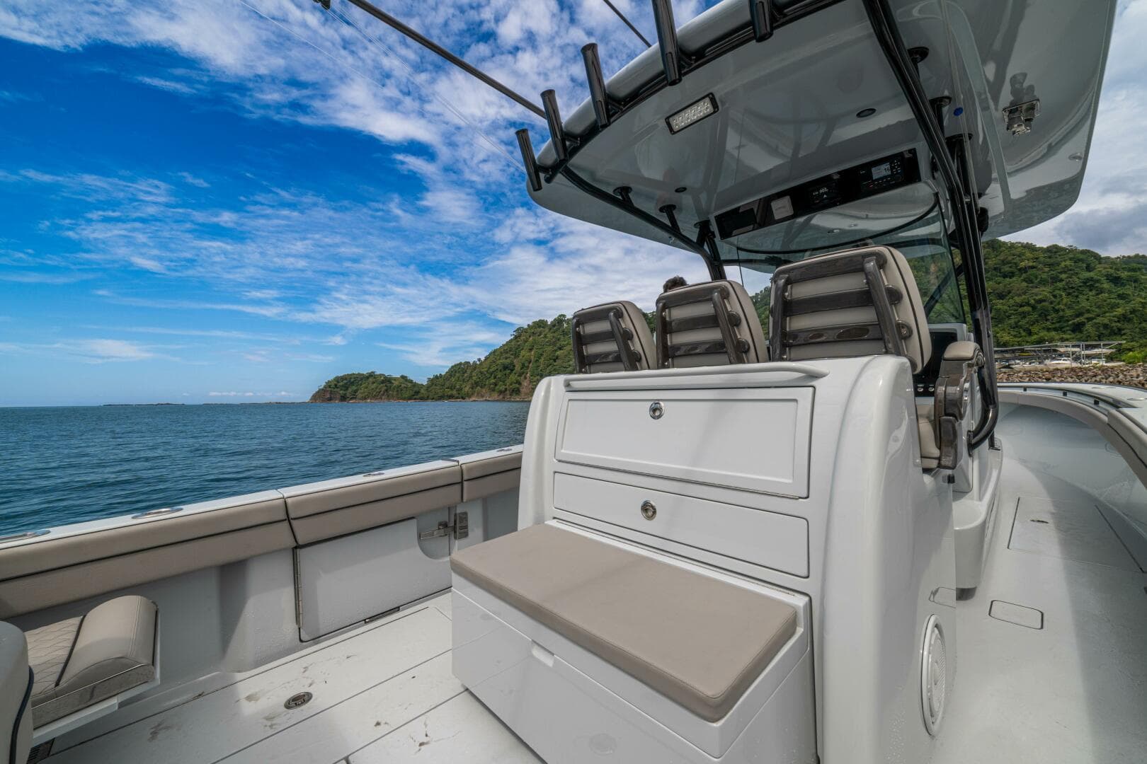 2024 Valhalla Boatworks V-33 — photo 3