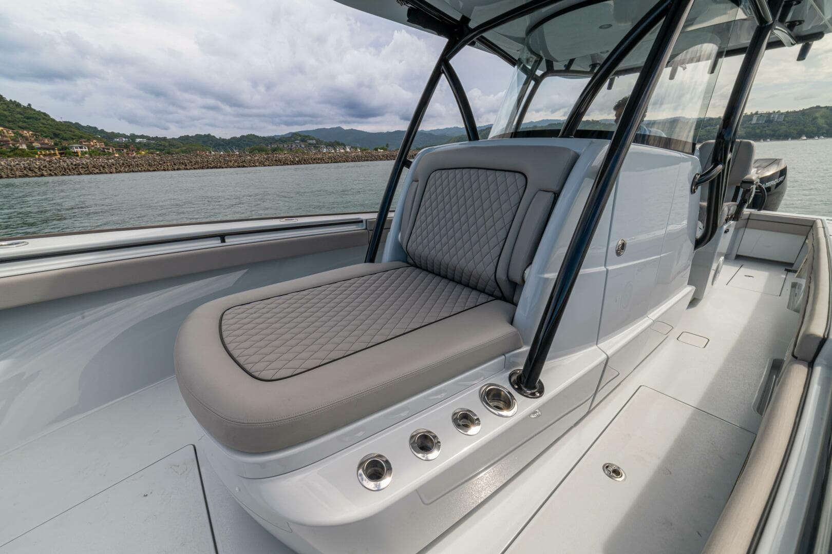 2024 Valhalla Boatworks V-33 — photo 9