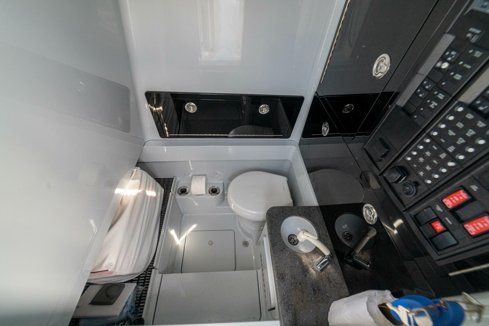 2024 Valhalla Boatworks V-33 — photo 31