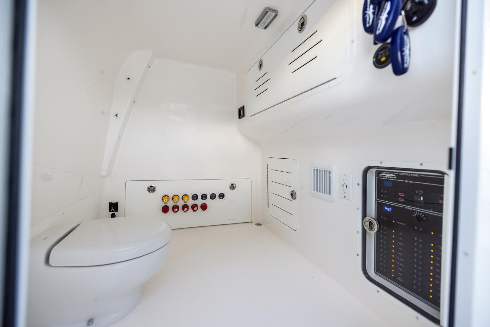 2024 Invincible 40 Cat — photo 61