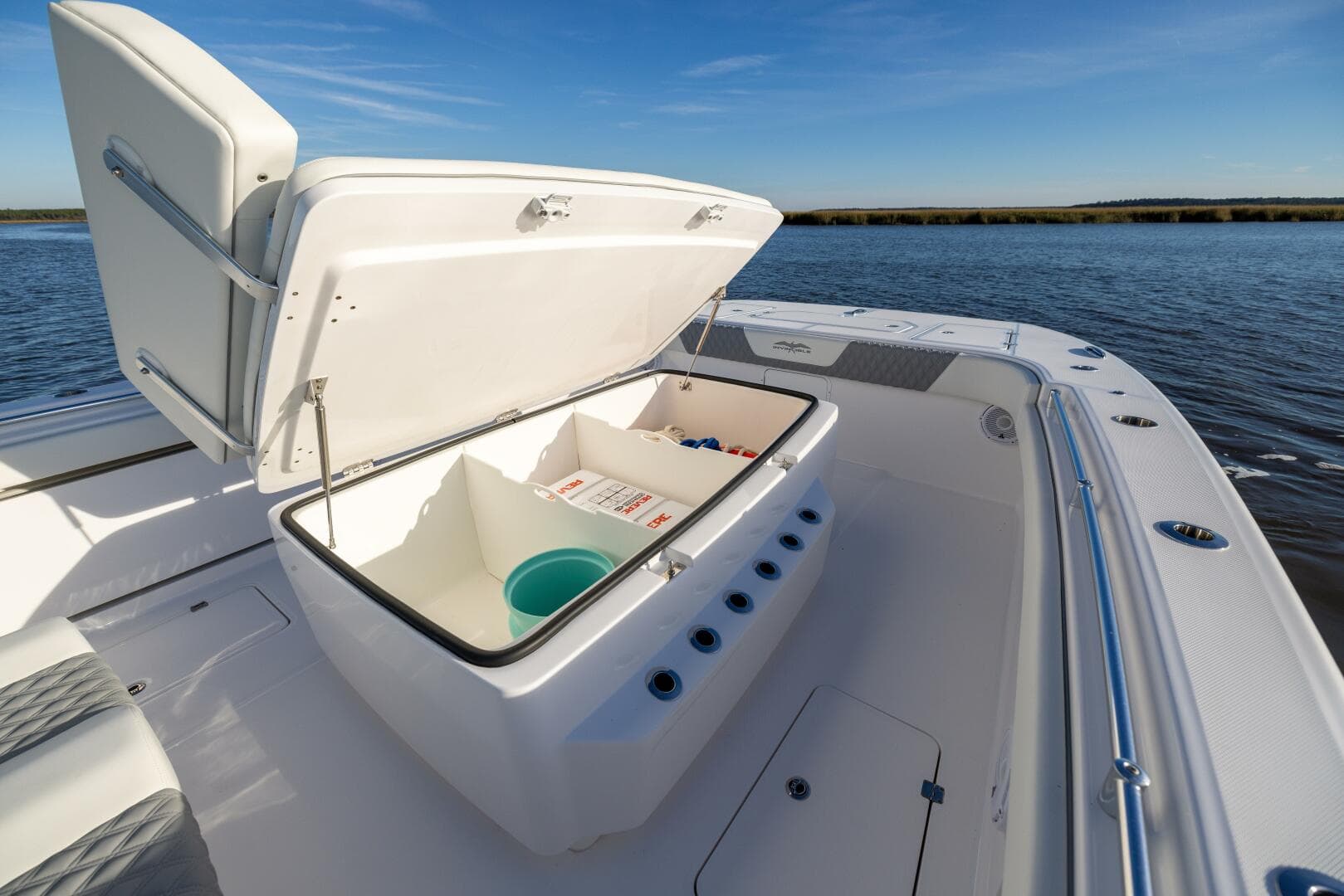 2024 Invincible 40 Cat — photo 57