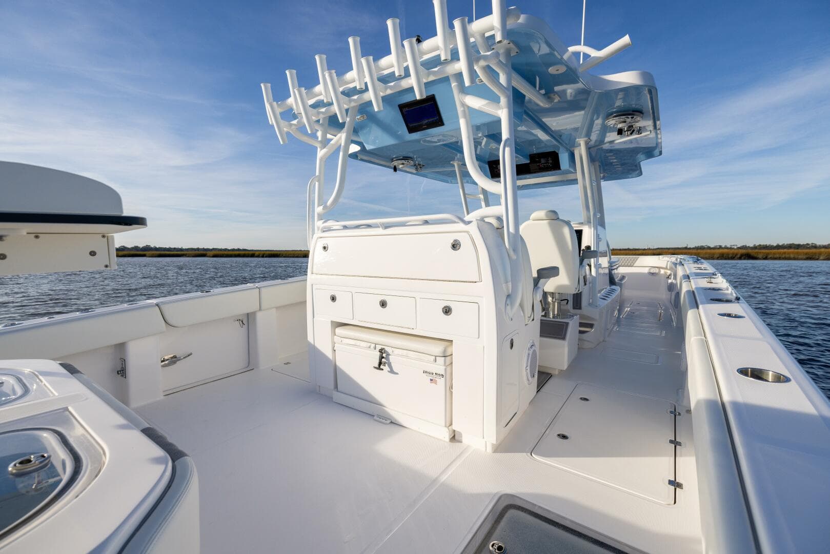 2024 Invincible 40 Cat — photo 27