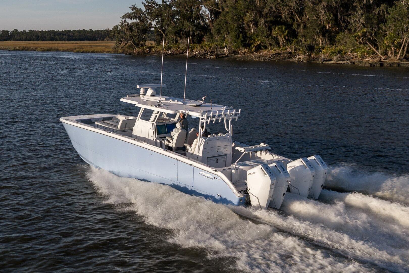 2024 Invincible 40 Cat — photo 14