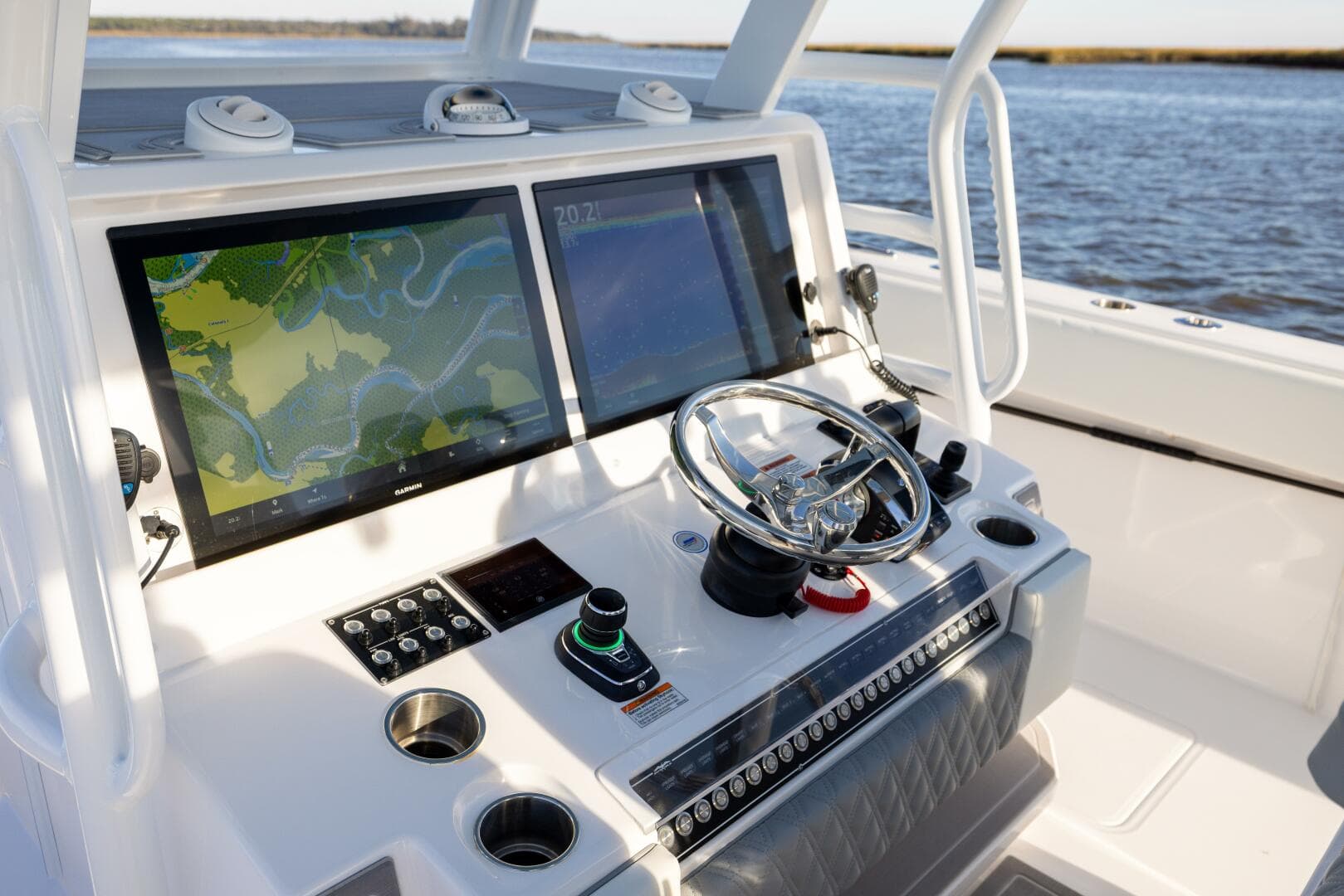 2024 Invincible 40 Cat — photo 37