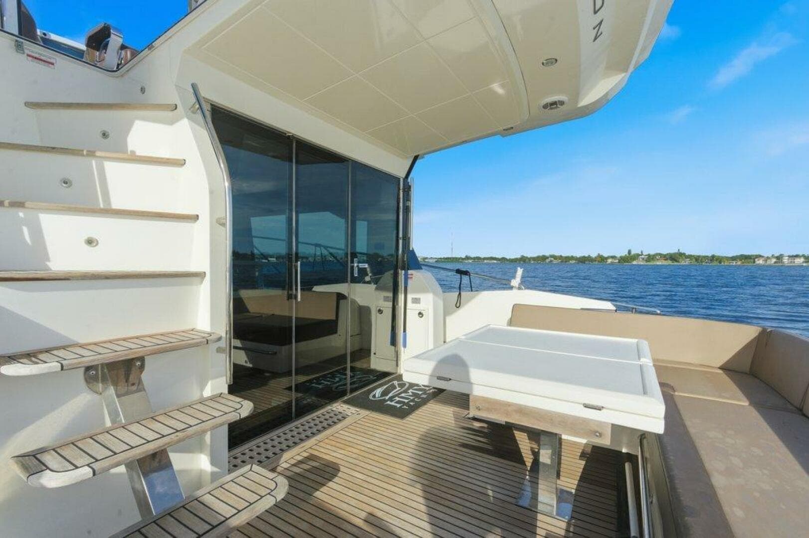 2017 Galeon 560 Sky — photo 11