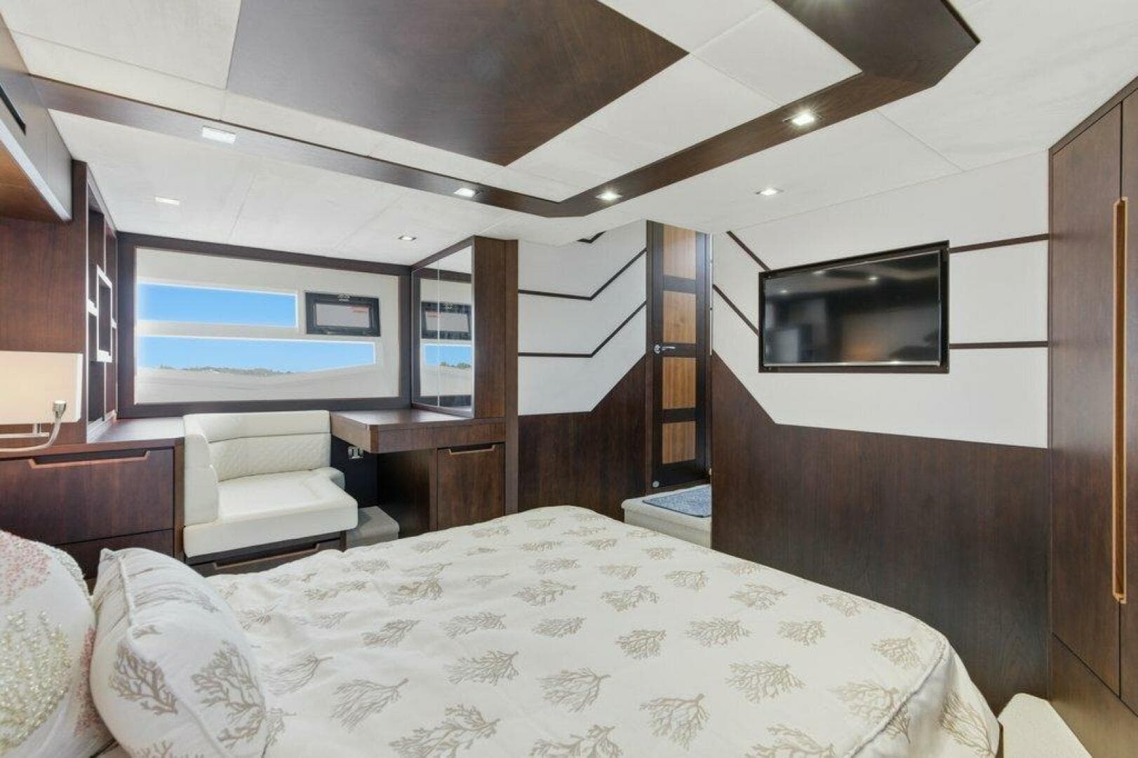 2017 Galeon 560 Sky — photo 26