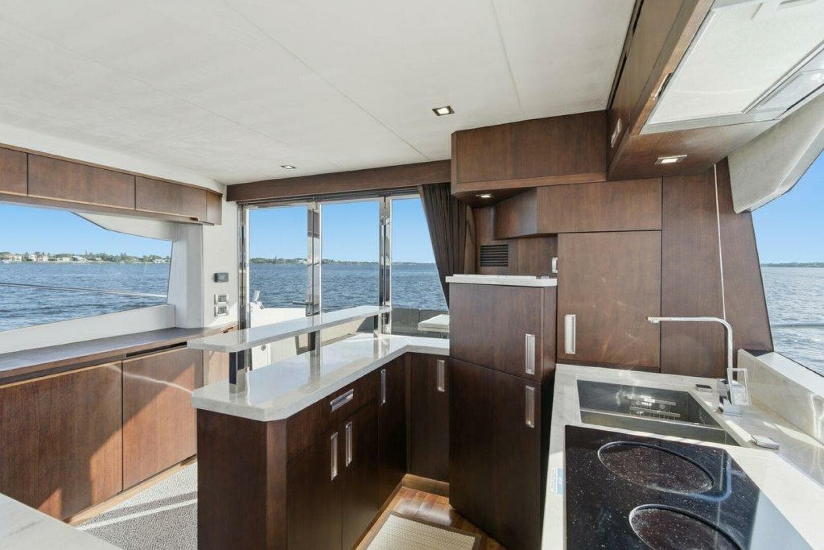 2017 Galeon 560 Sky — photo 19
