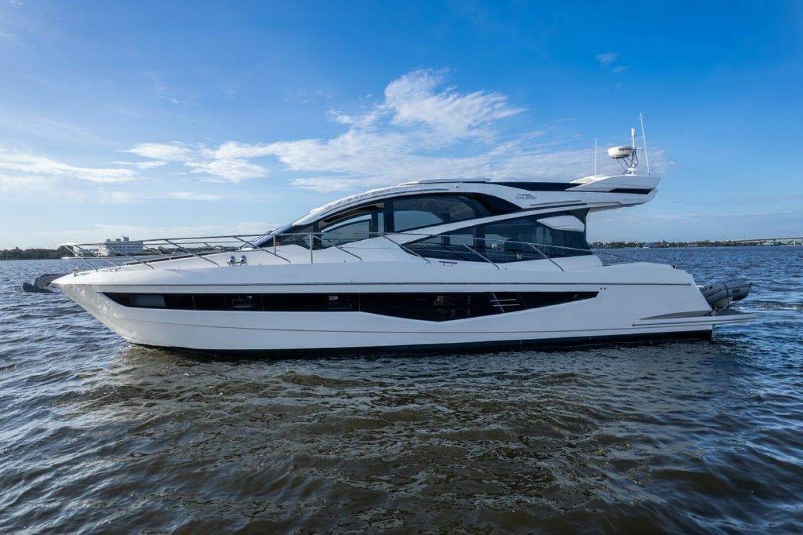 2017 Galeon 560 Sky