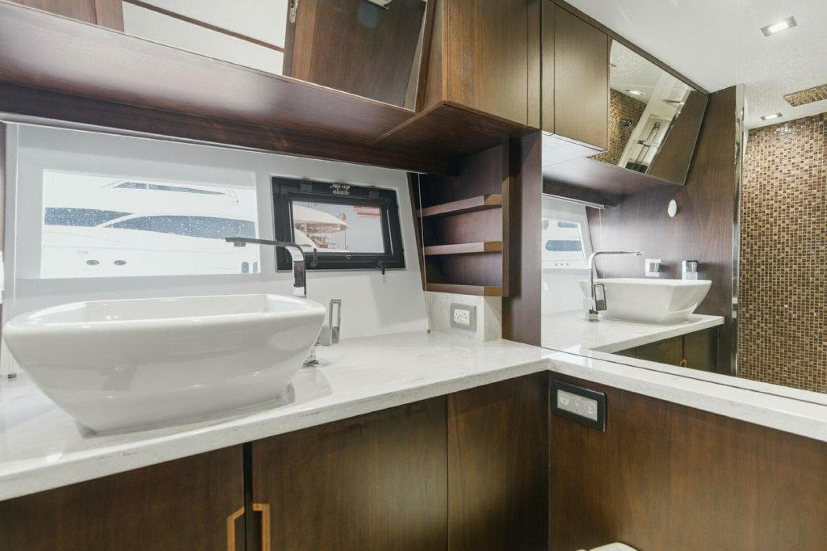 2017 Galeon 560 Sky — photo 34