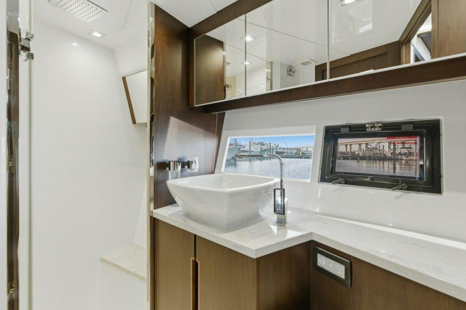 2017 Galeon 560 Sky — photo 37