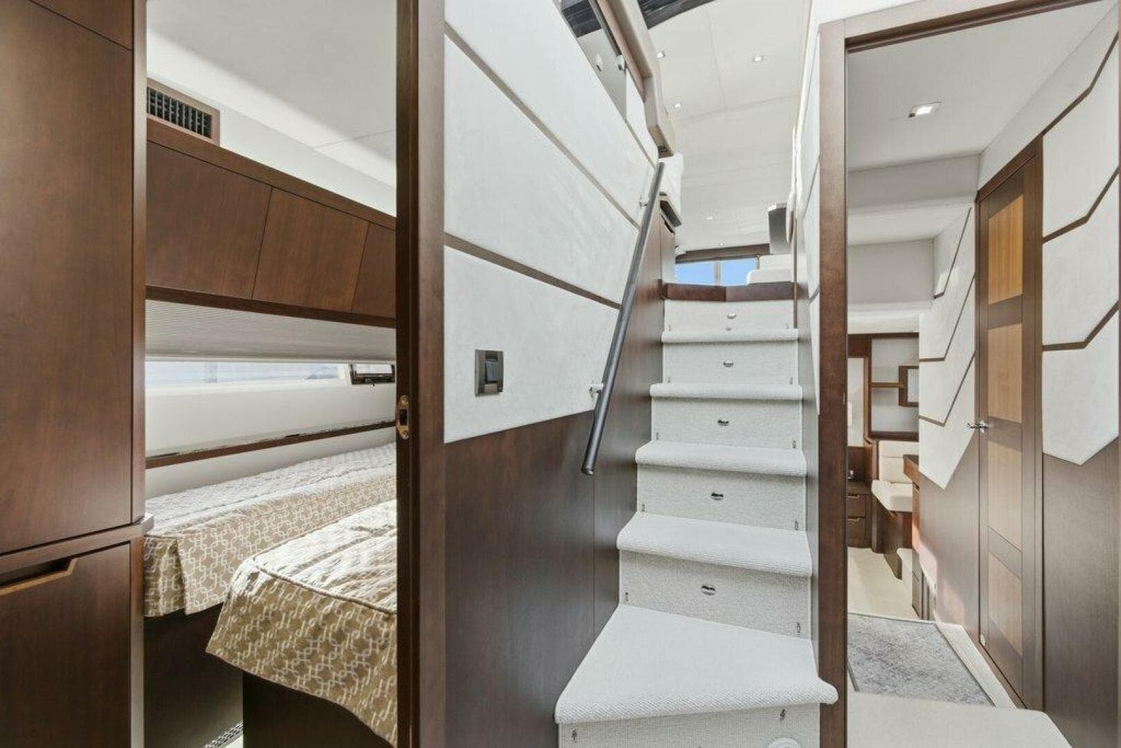 2017 Galeon 560 Sky — photo 25