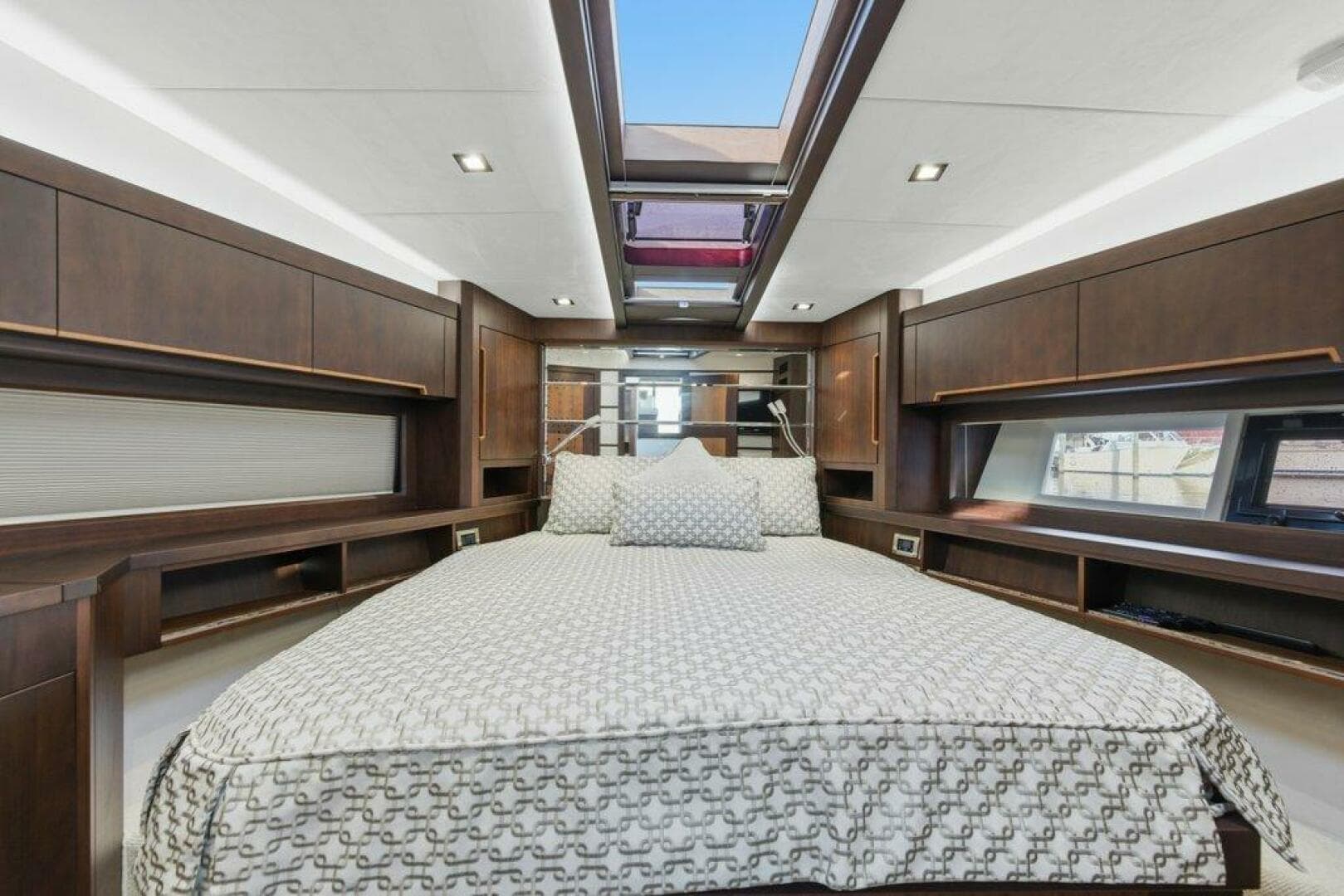2017 Galeon 560 Sky — photo 39