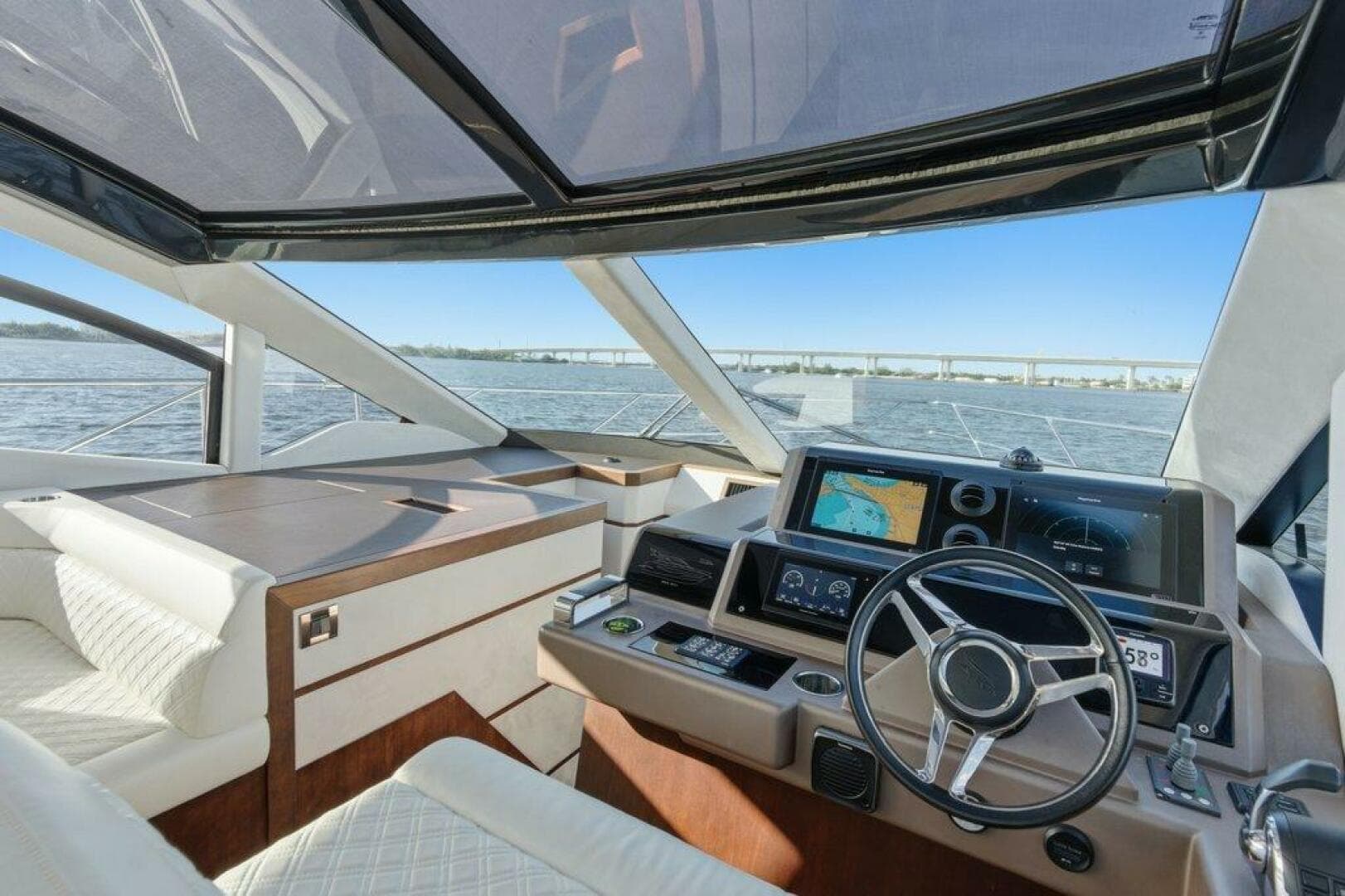 2017 Galeon 560 Sky — photo 22