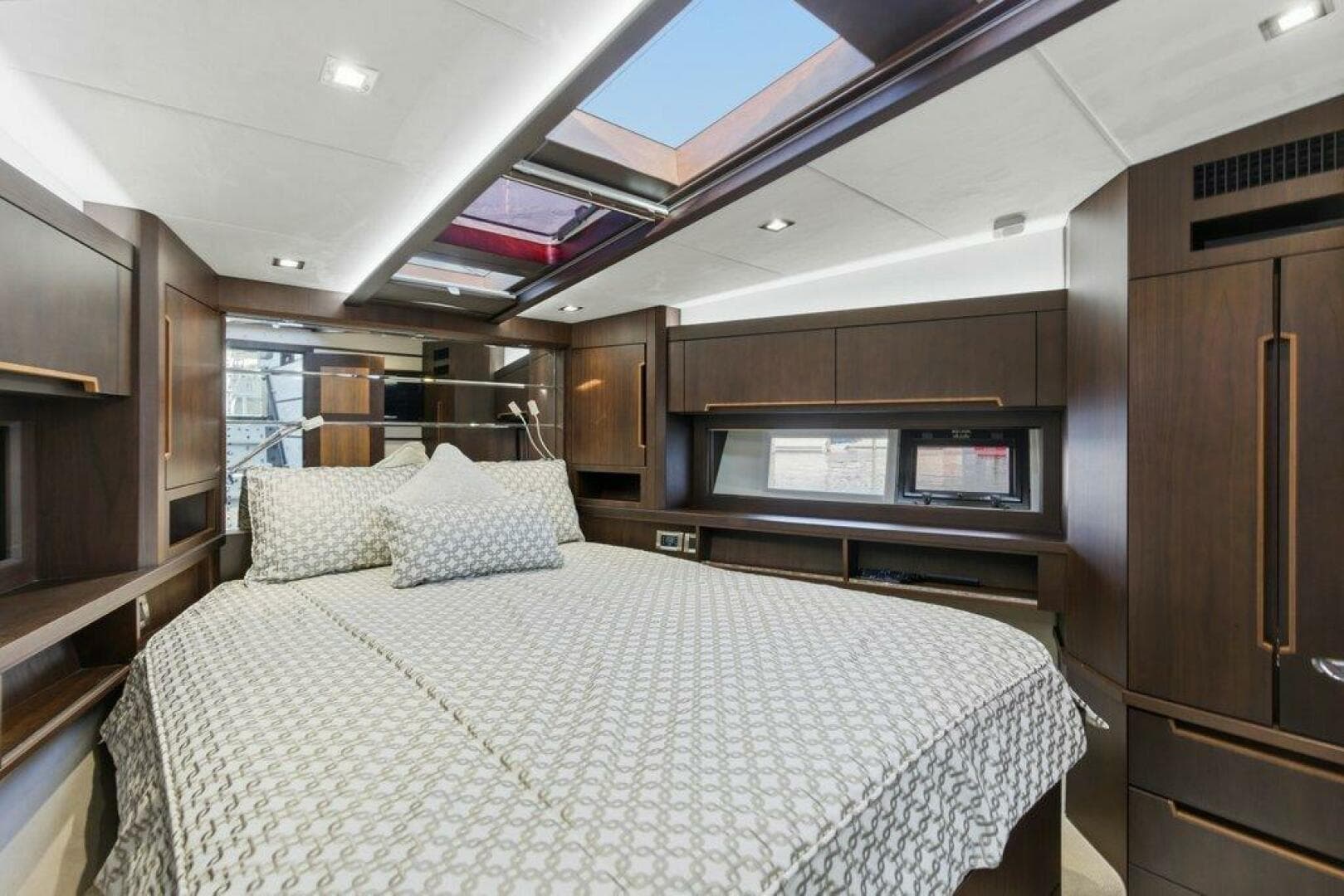 2017 Galeon 560 Sky — photo 38