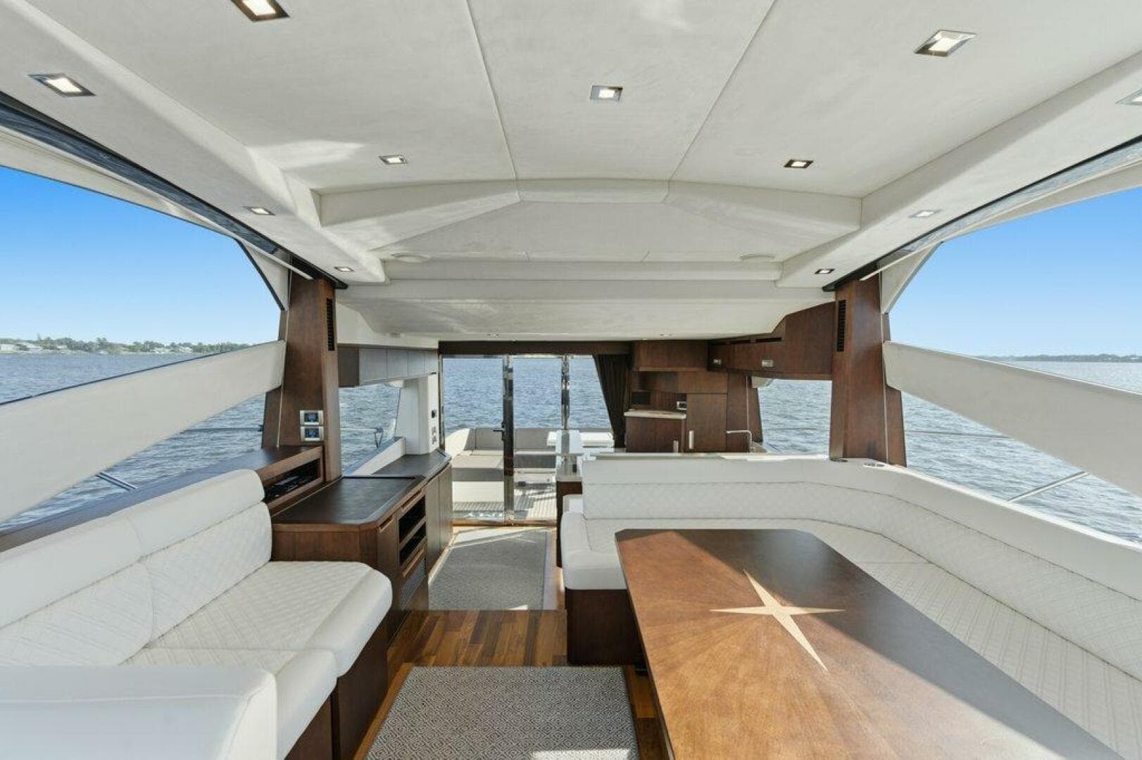 2017 Galeon 560 Sky — photo 14