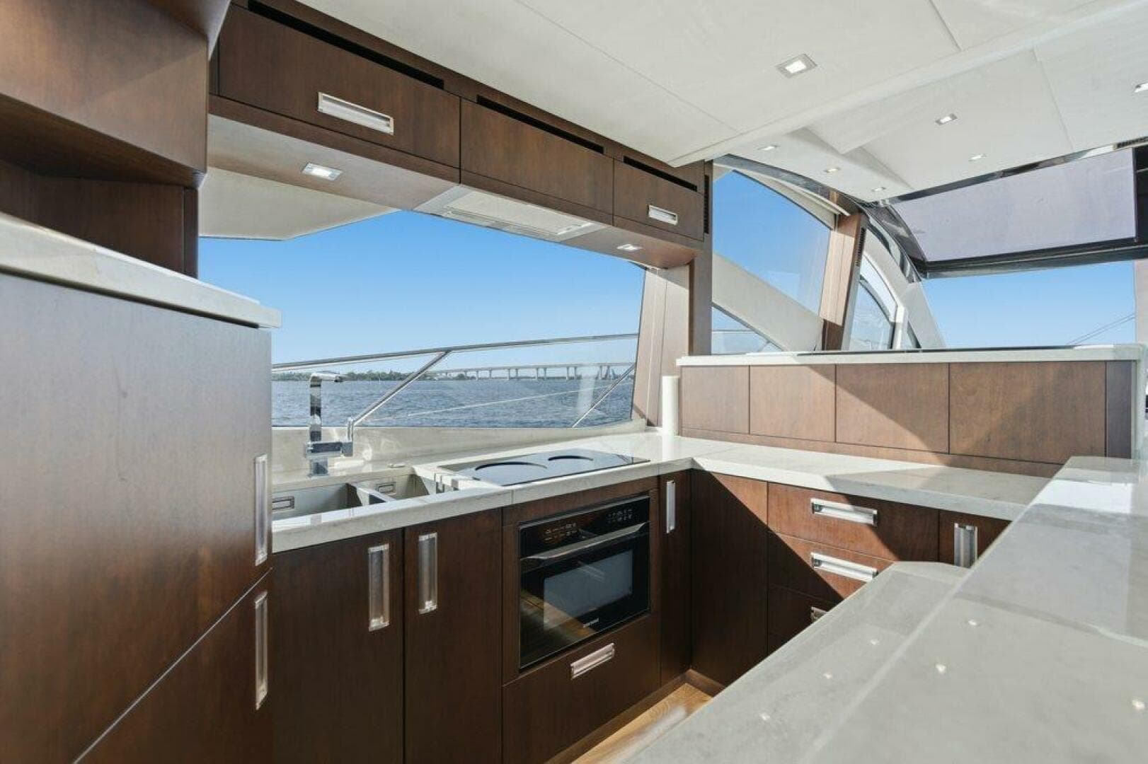 2017 Galeon 560 Sky — photo 16
