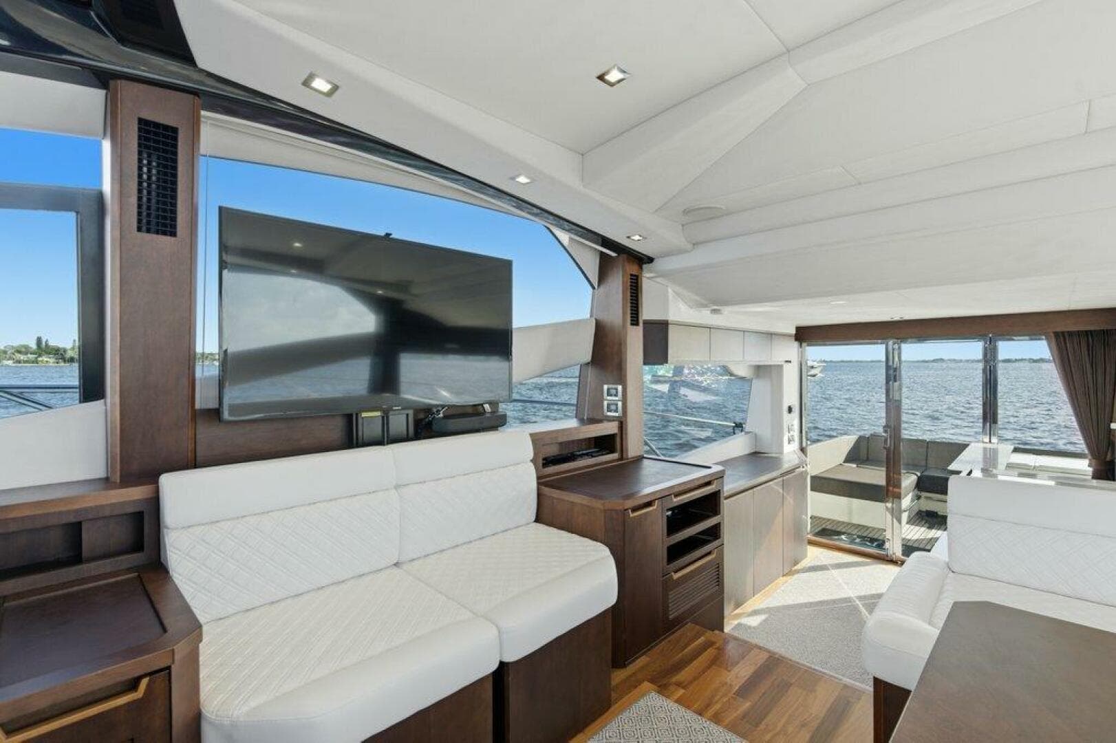 2017 Galeon 560 Sky — photo 21