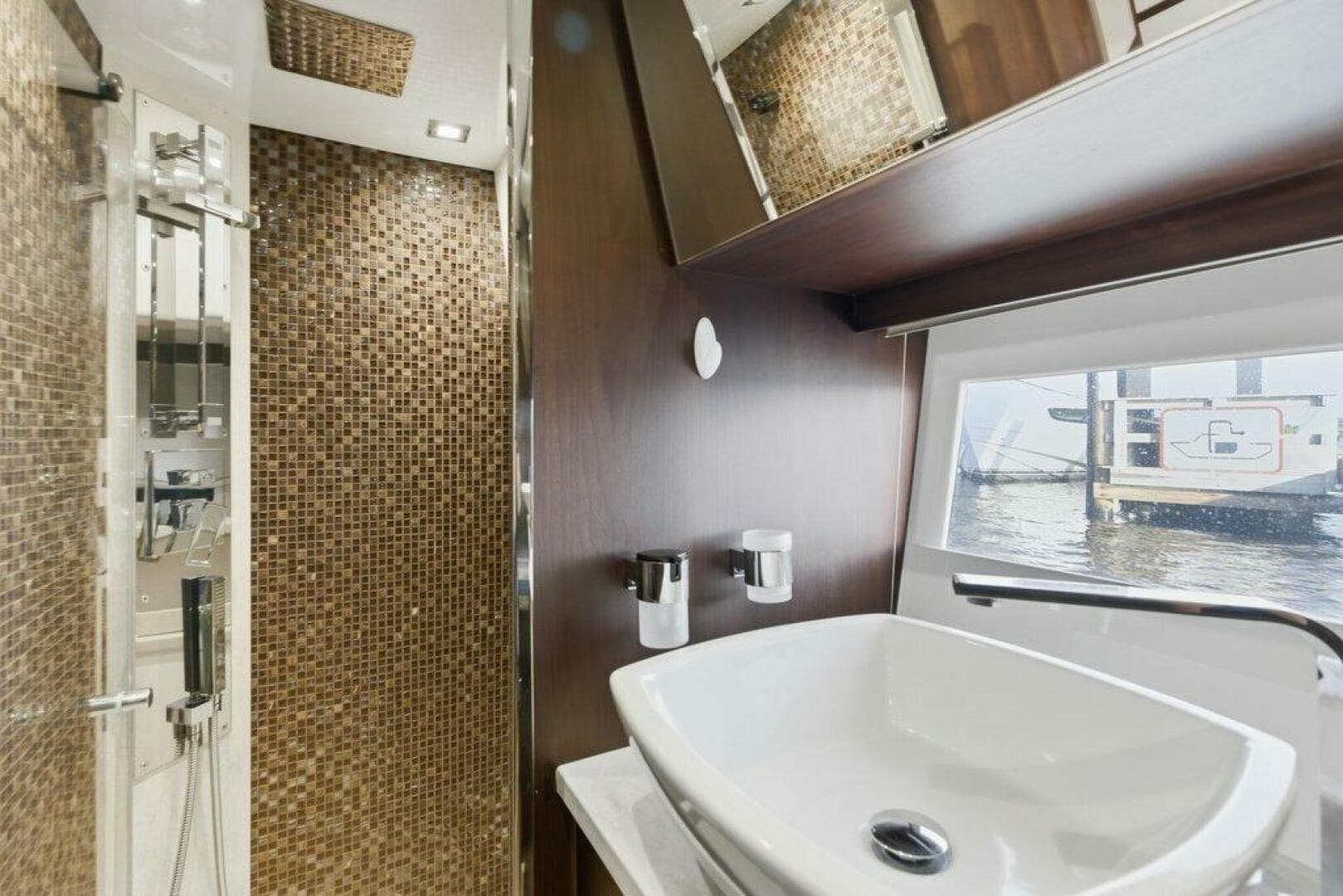 2017 Galeon 560 Sky — photo 33