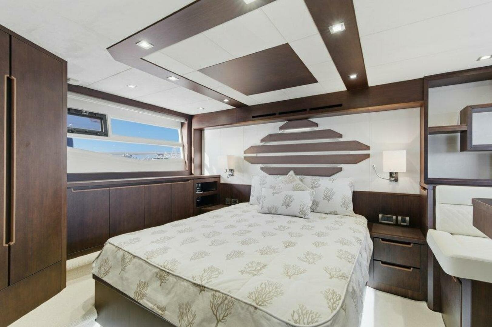 2017 Galeon 560 Sky — photo 32