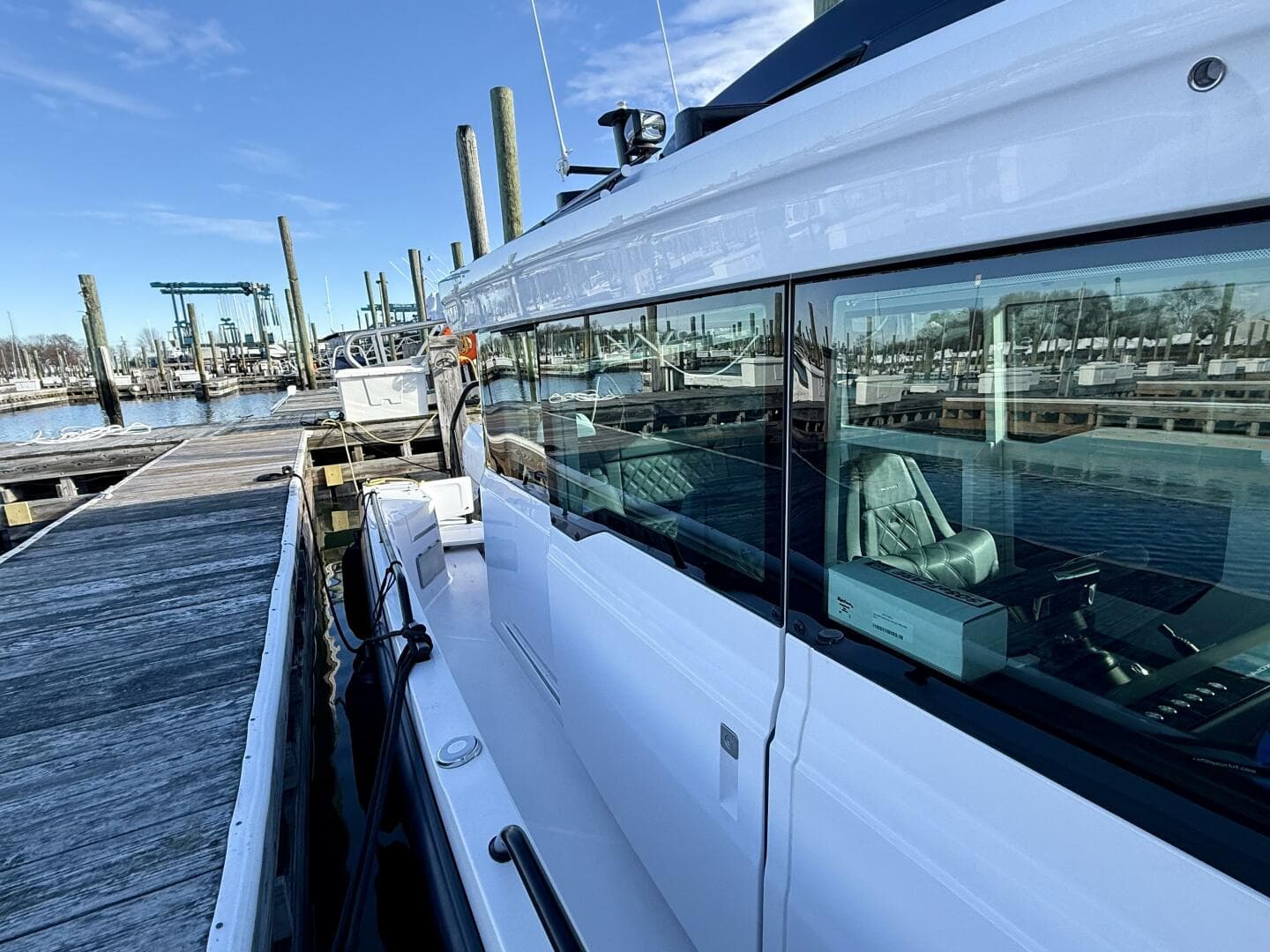 2023 Axopar 37 Cross Cabin — photo 18