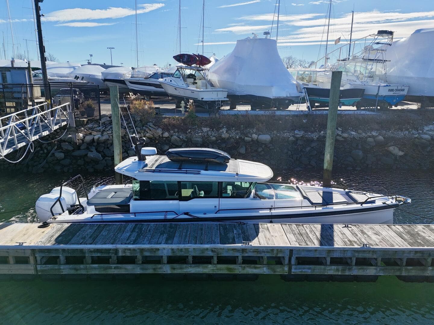 2023 Axopar 37 Cross Cabin — photo 3