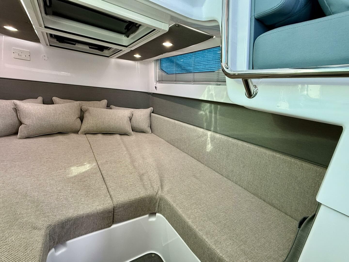 2023 Axopar 37 Cross Cabin — photo 39