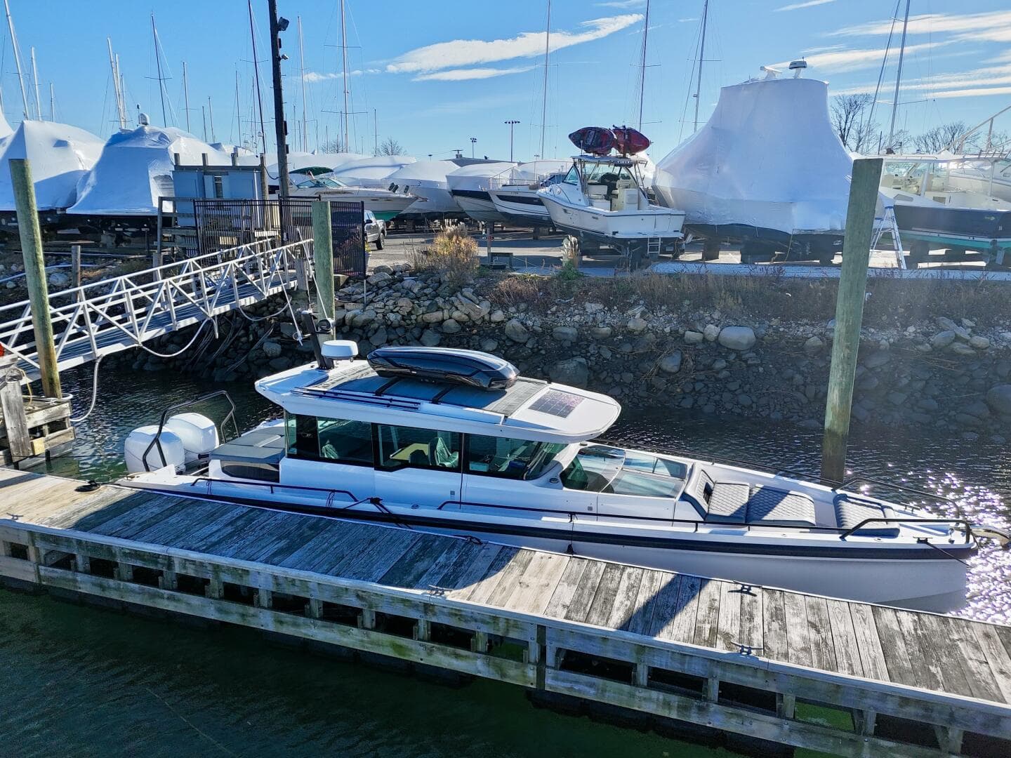 2023 Axopar 37 Cross Cabin — photo 4