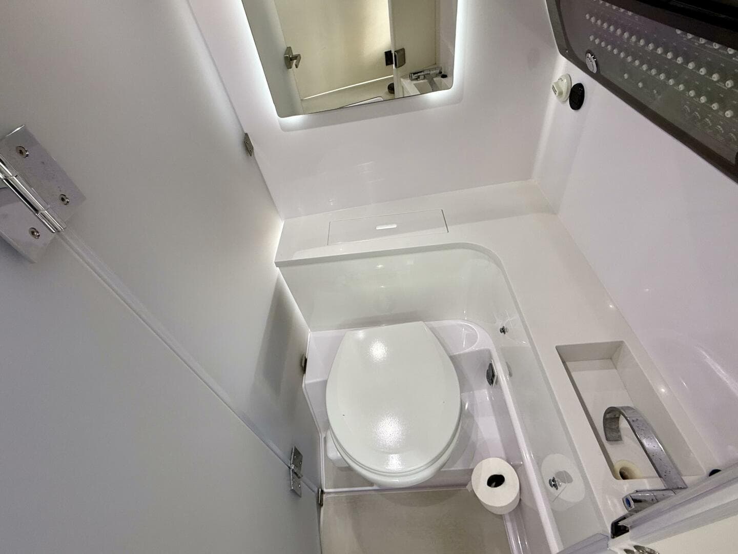2023 Axopar 37 Cross Cabin — photo 31
