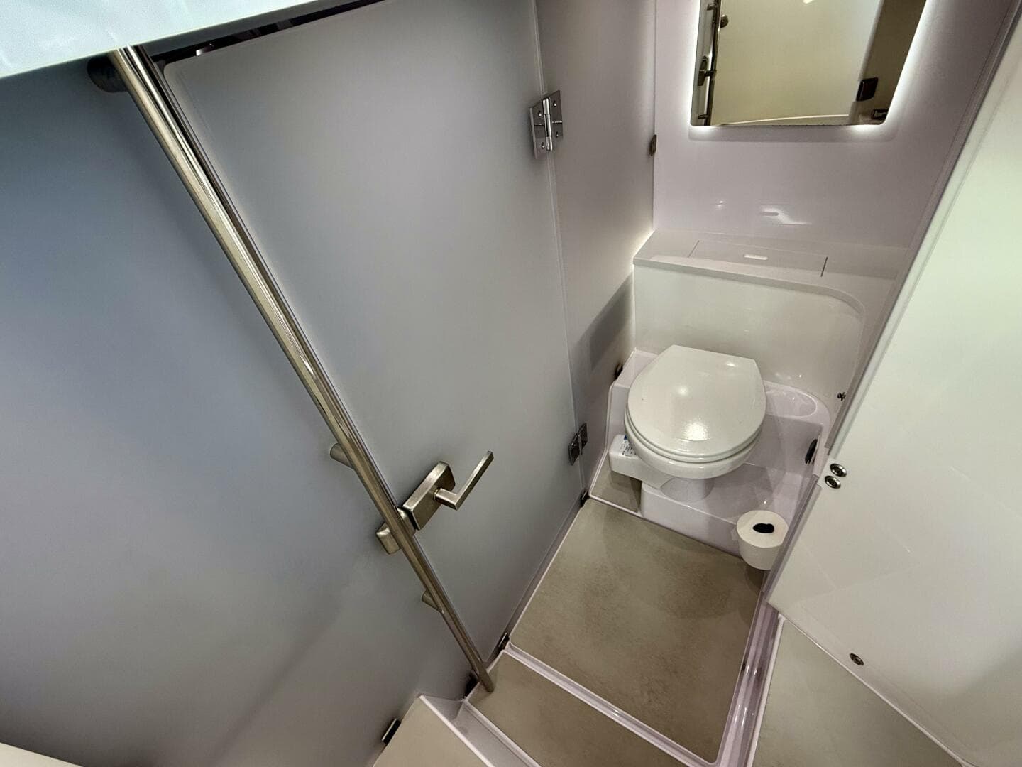 2023 Axopar 37 Cross Cabin — photo 30