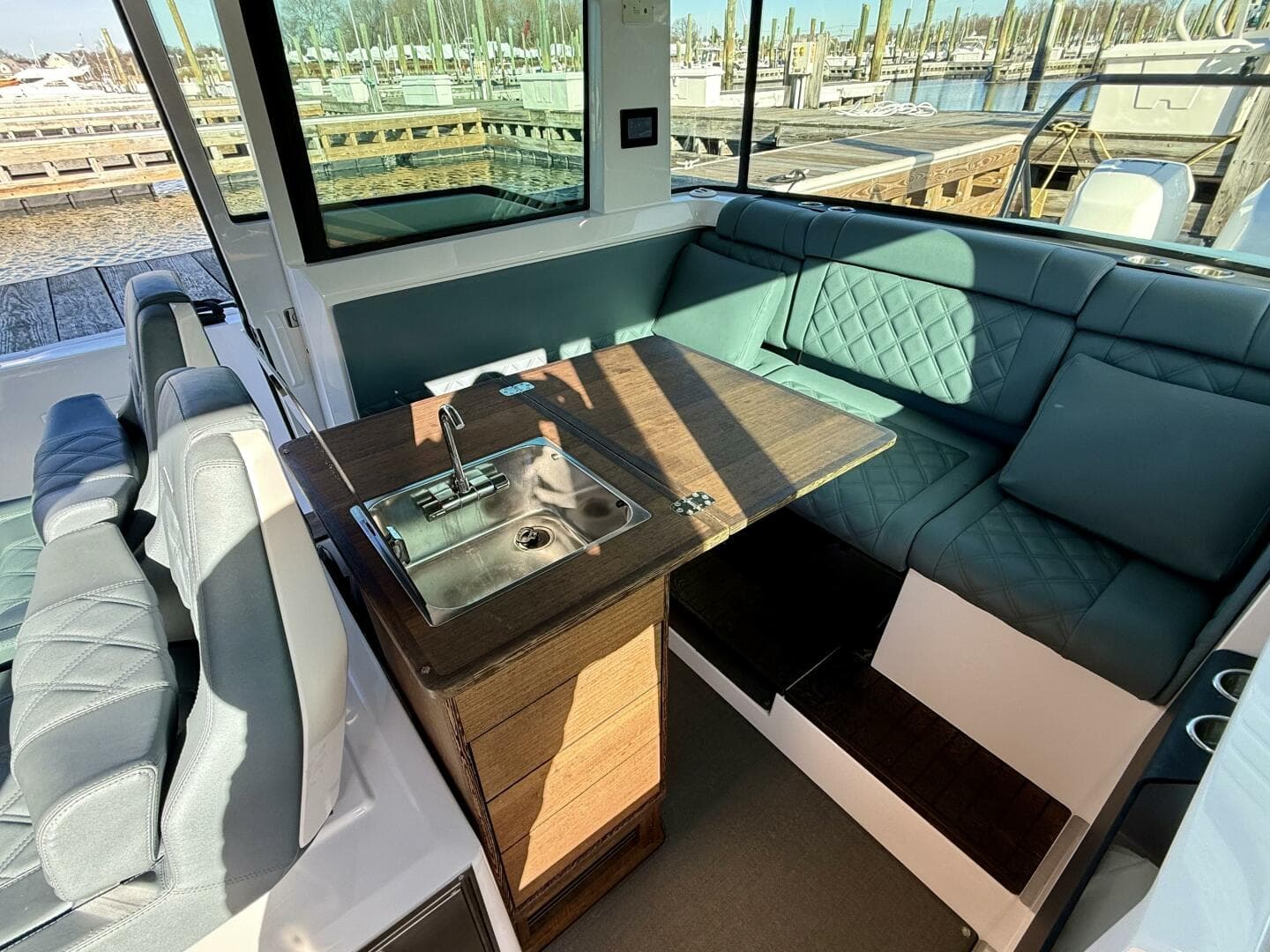 2023 Axopar 37 Cross Cabin — photo 27
