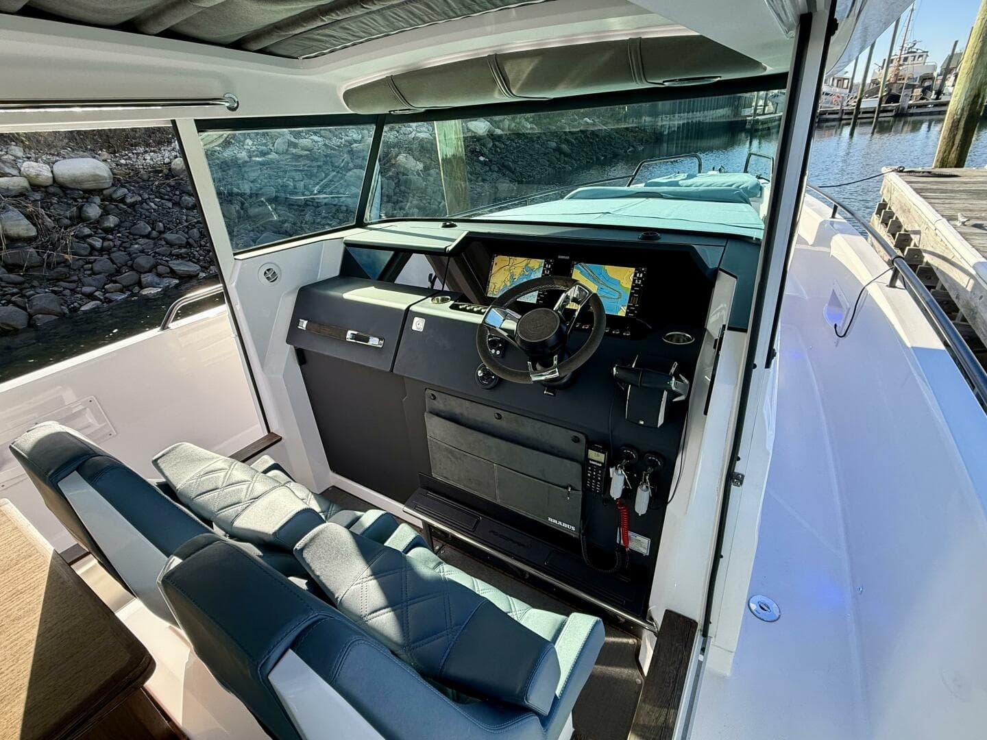 2023 Axopar 37 Cross Cabin — photo 29