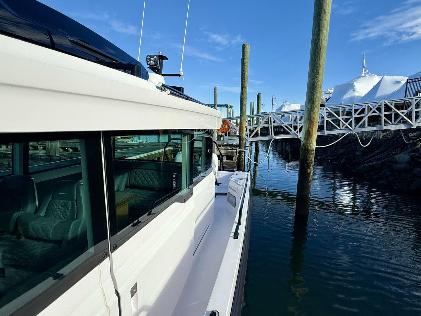 2023 Axopar 37 Cross Cabin — photo 19