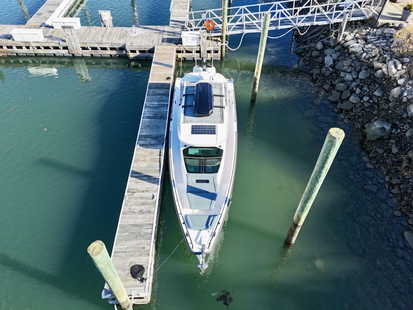 2023 Axopar 37 Cross Cabin — photo 11