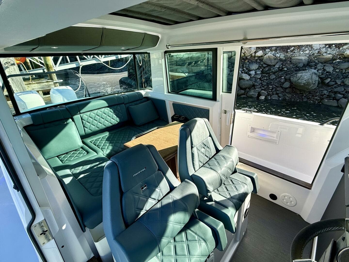 2023 Axopar 37 Cross Cabin — photo 26