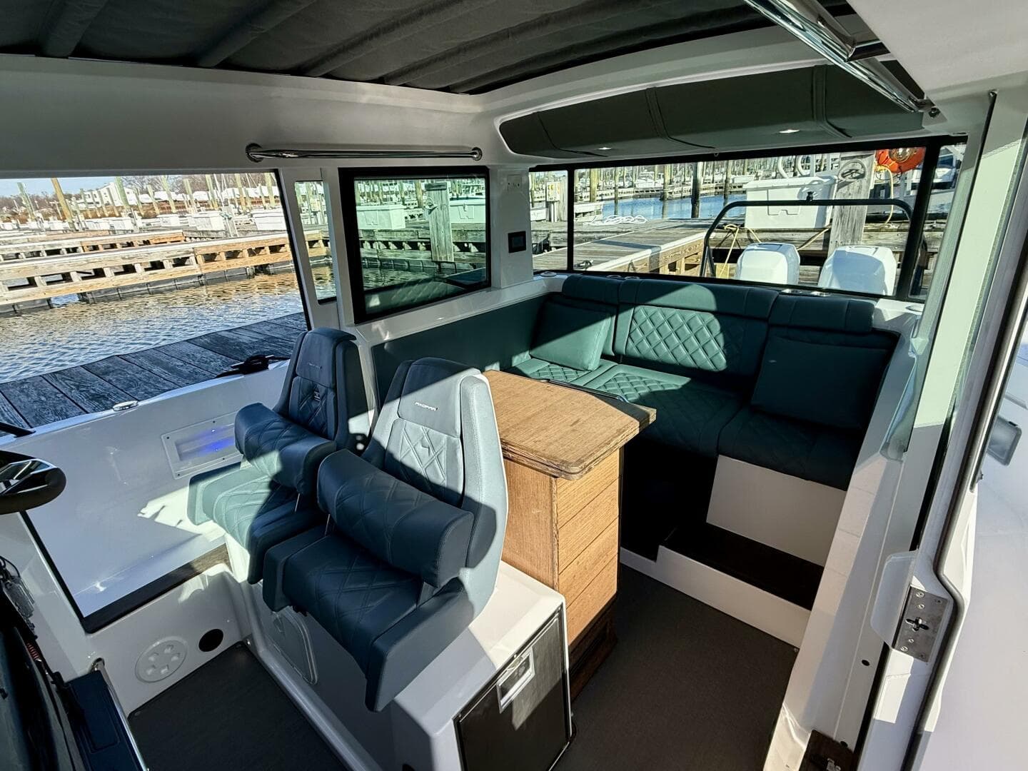 2023 Axopar 37 Cross Cabin — photo 25