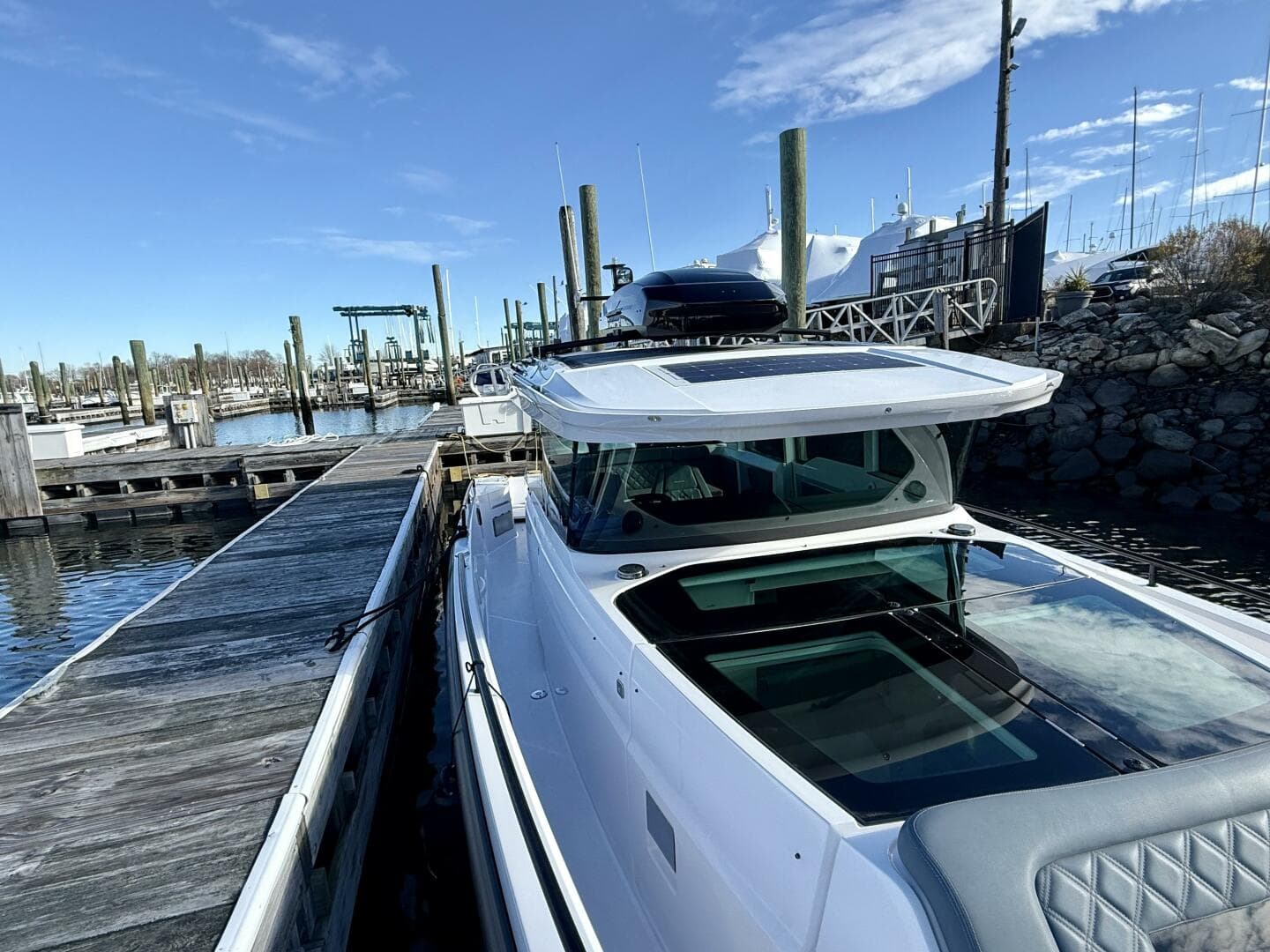 2023 Axopar 37 Cross Cabin — photo 16