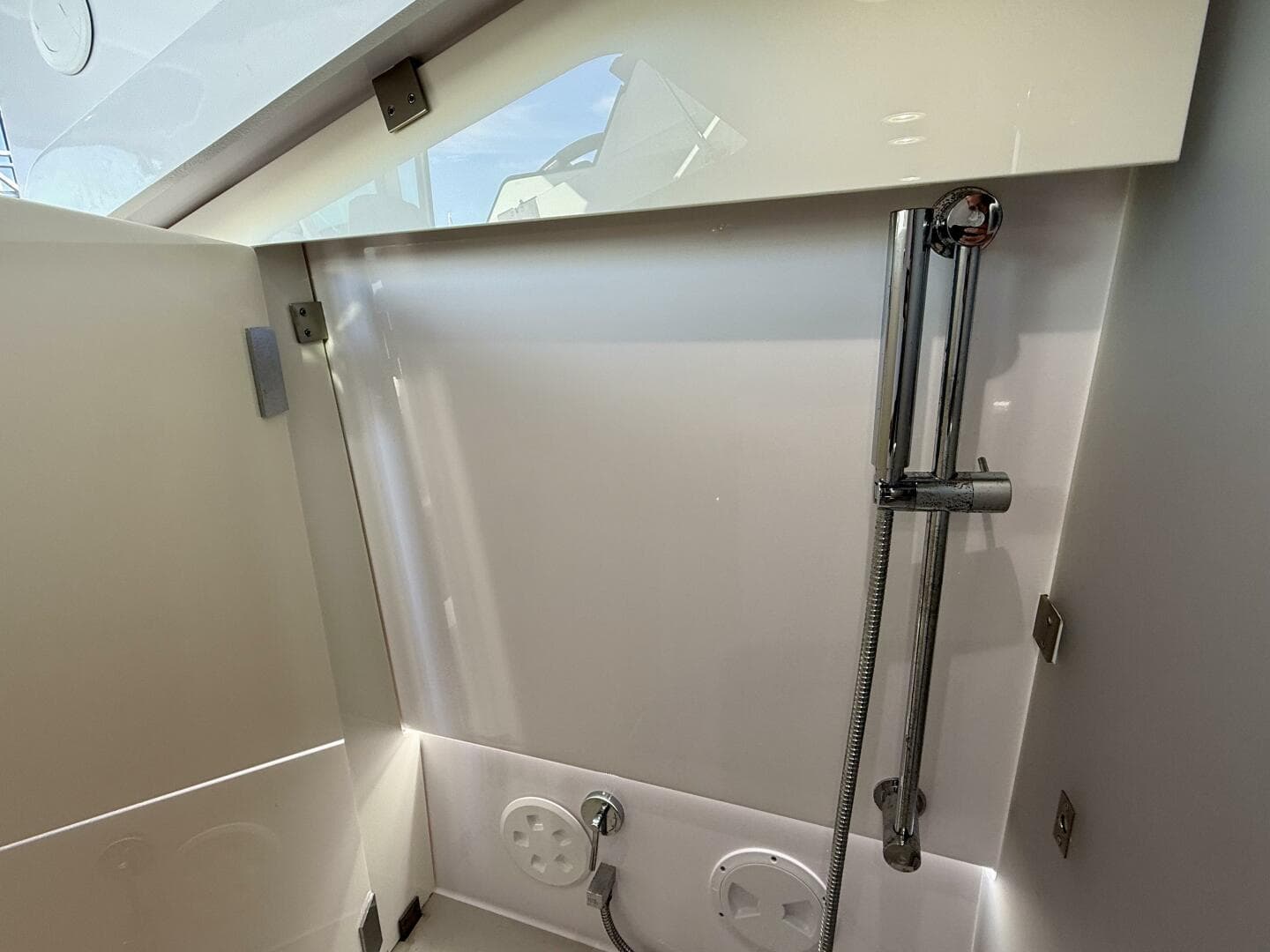 2023 Axopar 37 Cross Cabin — photo 32