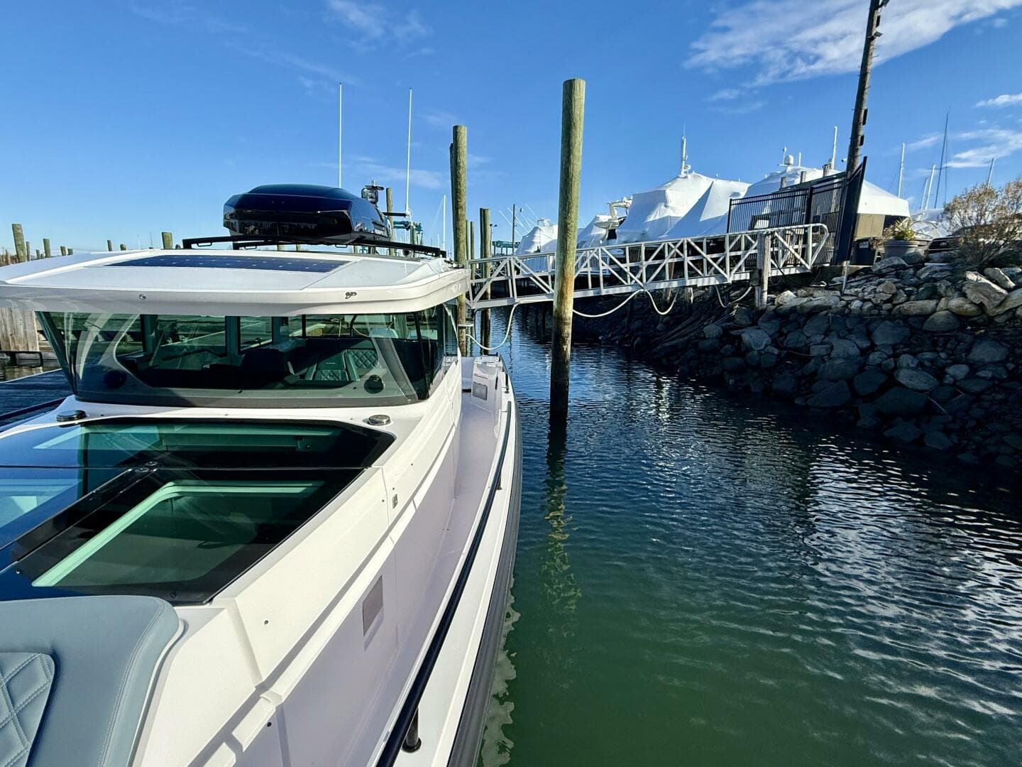 2023 Axopar 37 Cross Cabin — photo 15