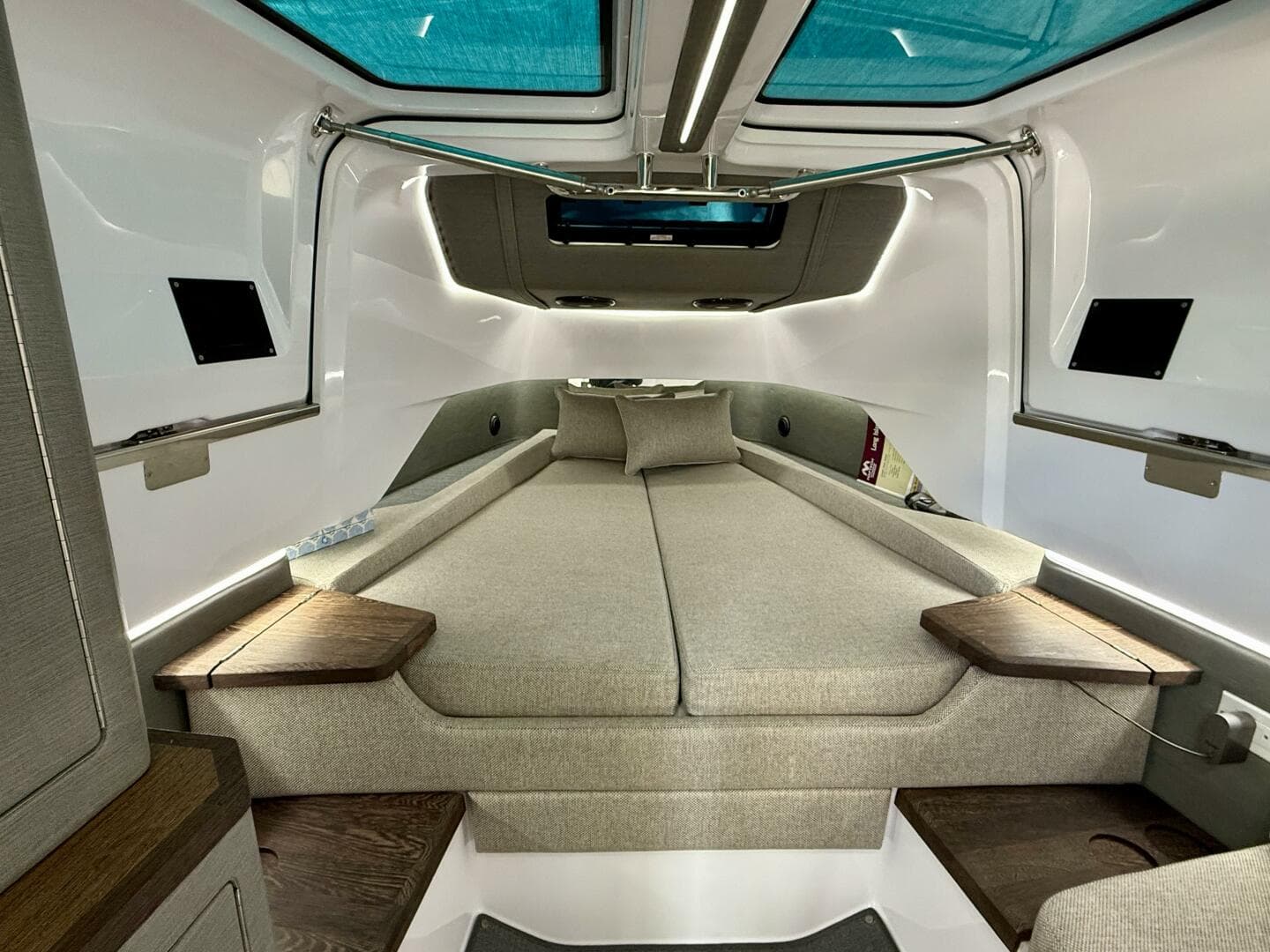2023 Axopar 37 Cross Cabin — photo 34