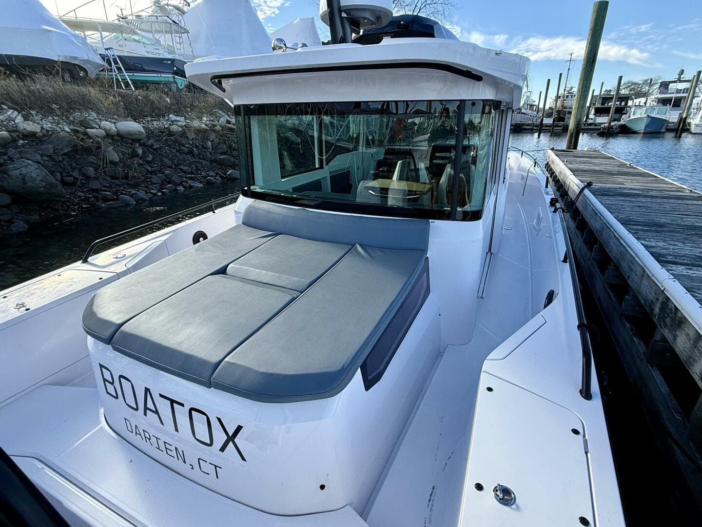 2023 Axopar 37 Cross Cabin — photo 23