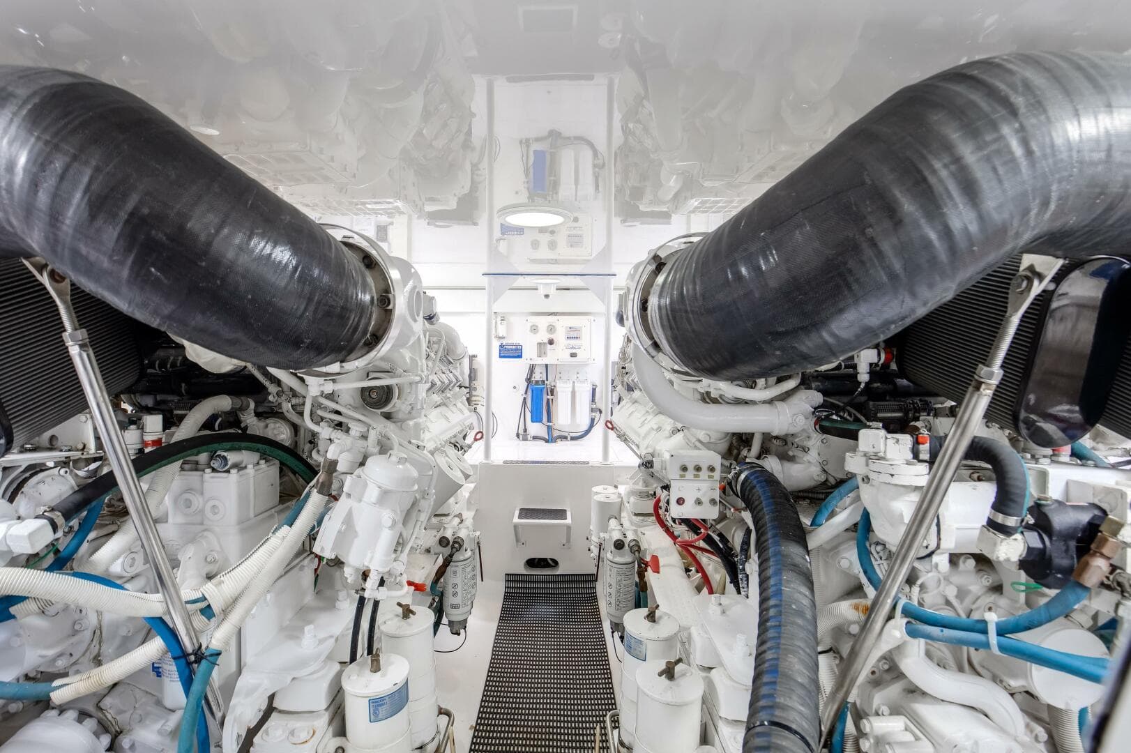 2007 Viking 56 Convertible — photo 24