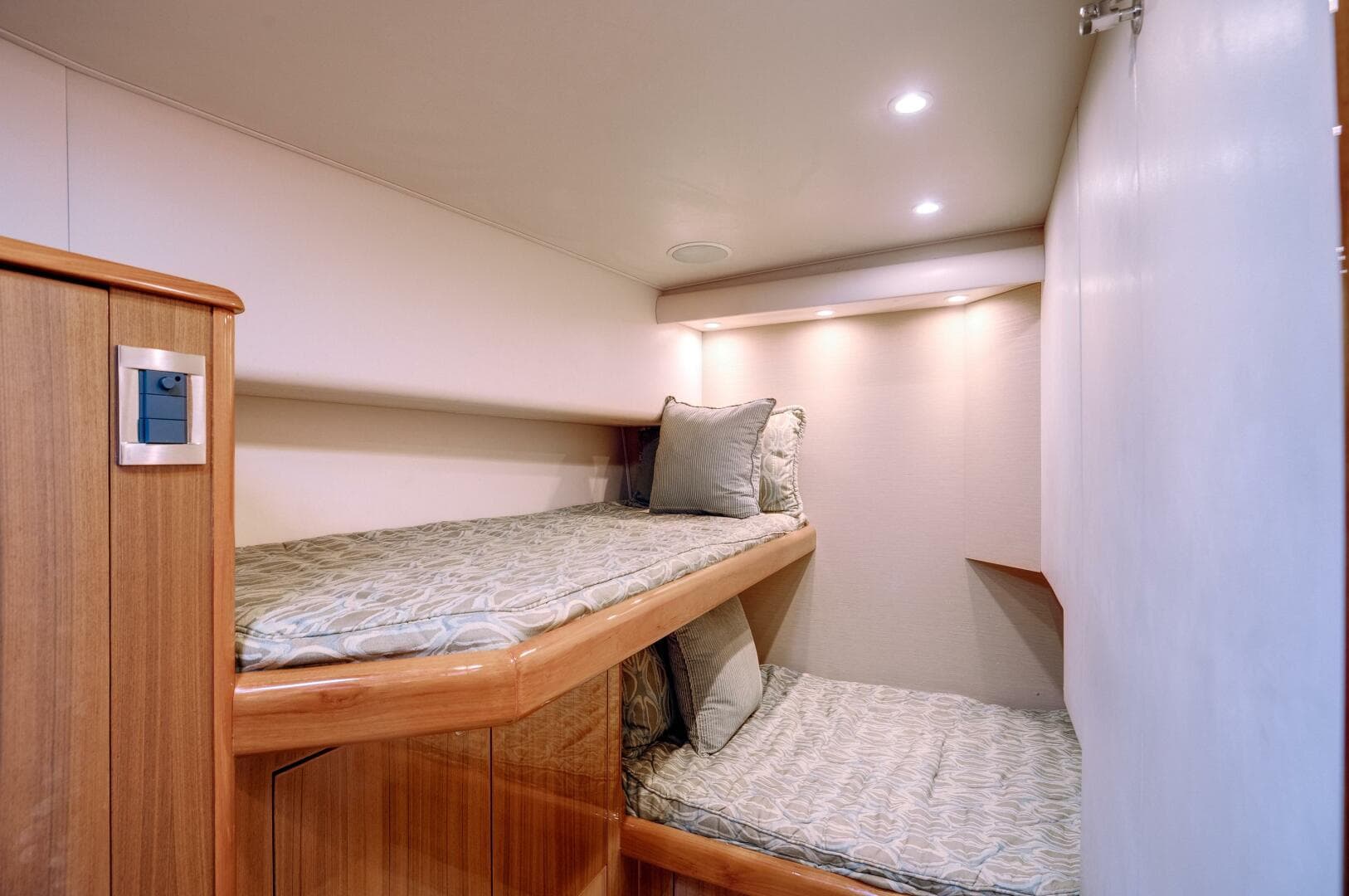 2007 Viking 56 Convertible — photo 10