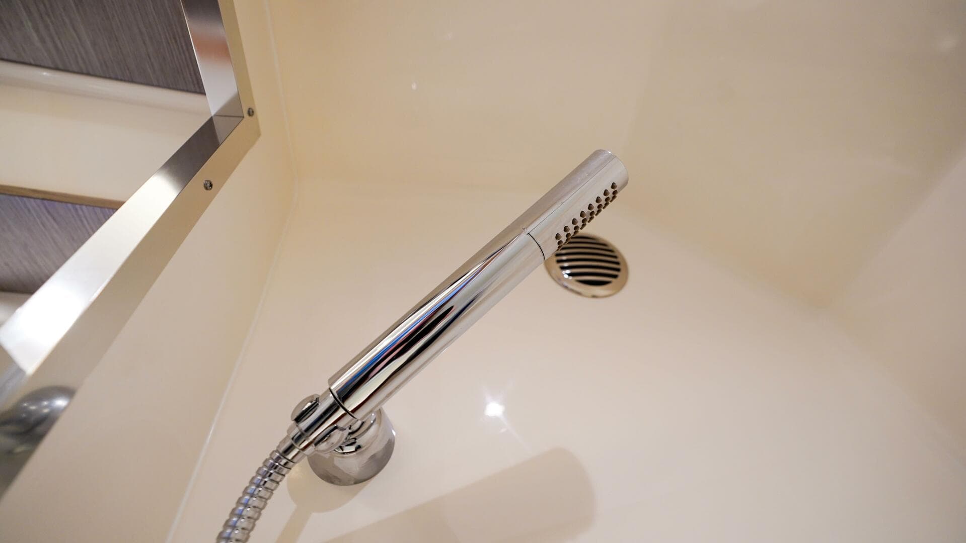 2024 Tiara Yachts 48 LS — photo 41