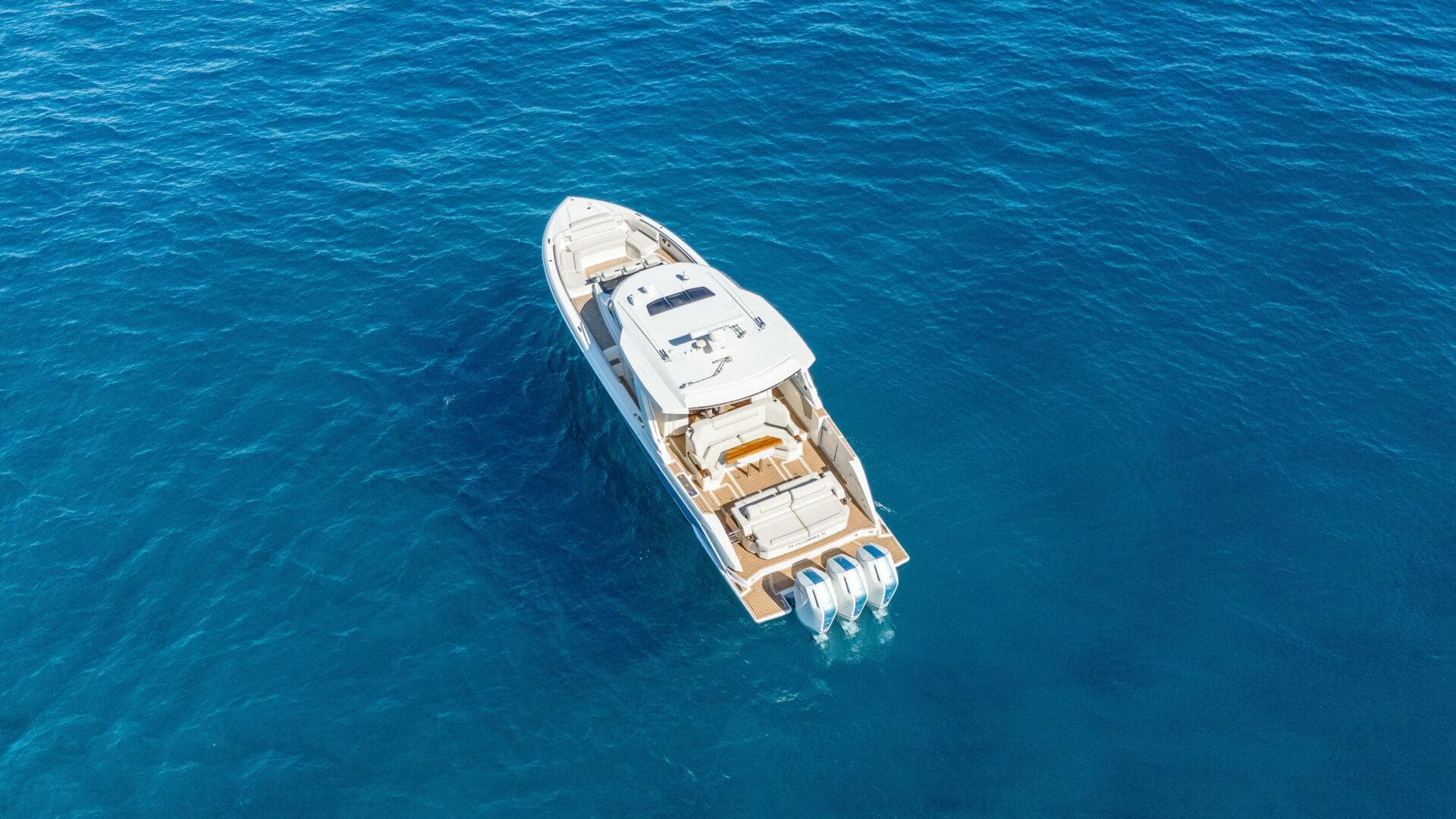 2024 Tiara Yachts 48 LS — photo 7