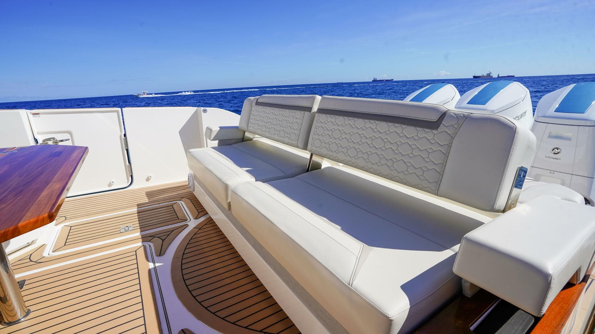 2024 Tiara Yachts 48 LS — photo 13