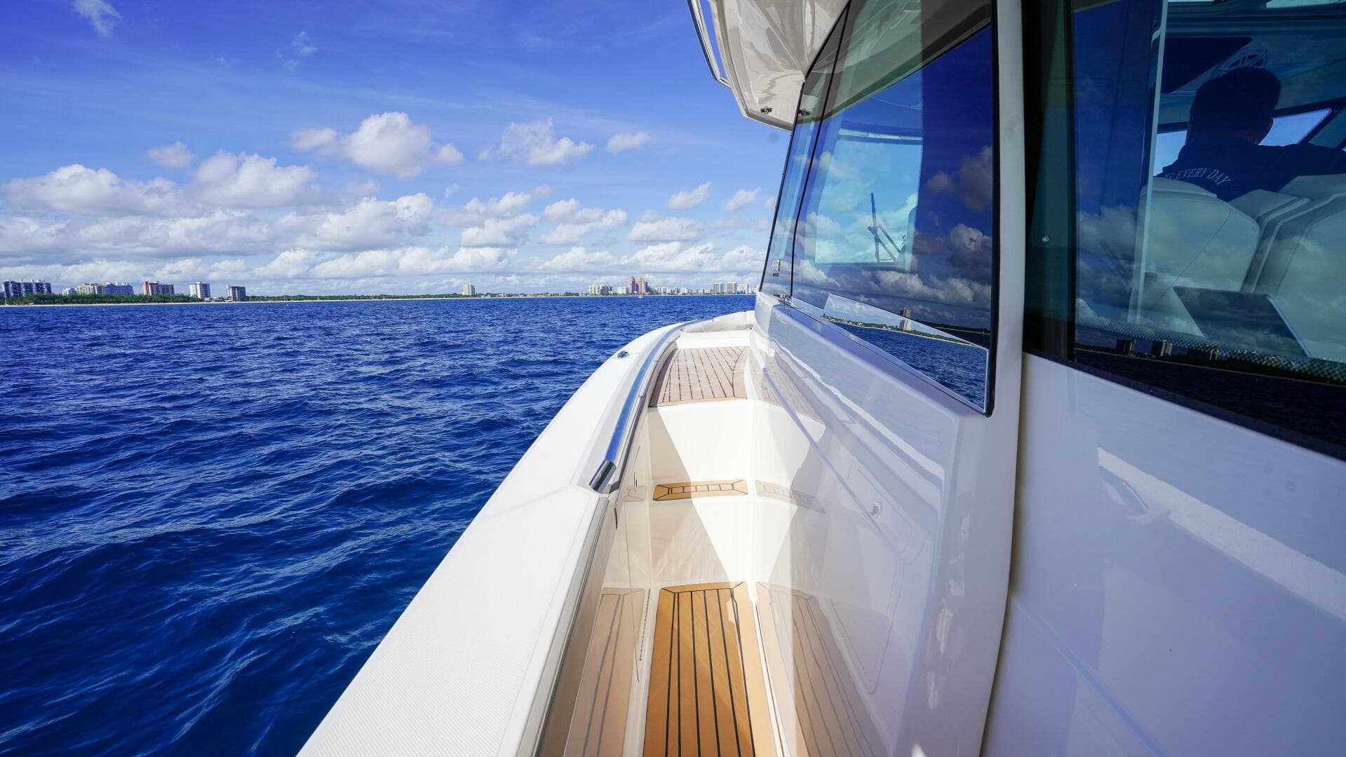 2024 Tiara Yachts 48 LS — photo 17