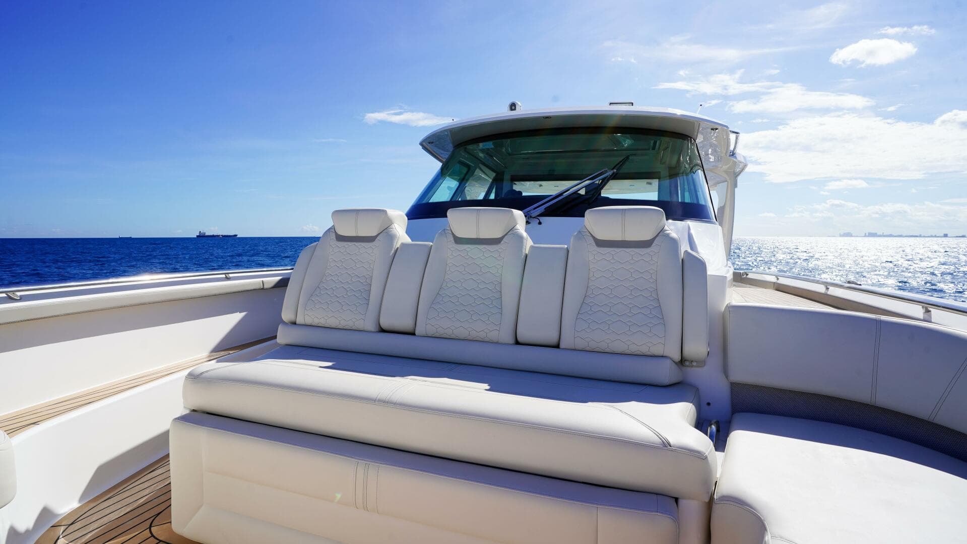 2024 Tiara Yachts 48 LS — photo 19