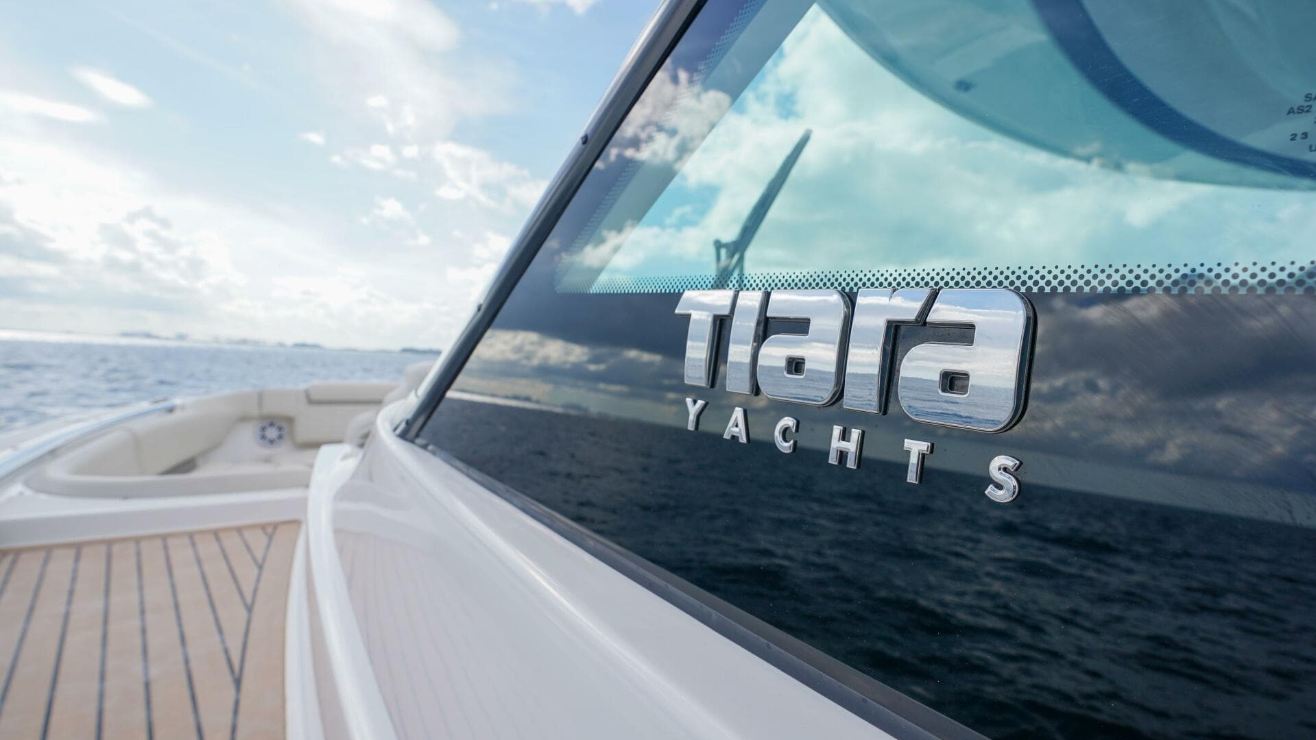 2024 Tiara Yachts 48 LS — photo 18