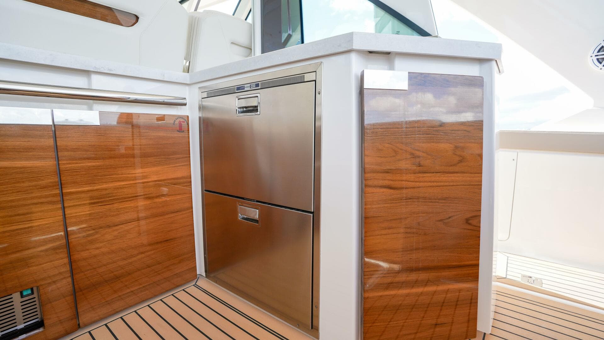 2024 Tiara Yachts 48 LS — photo 31